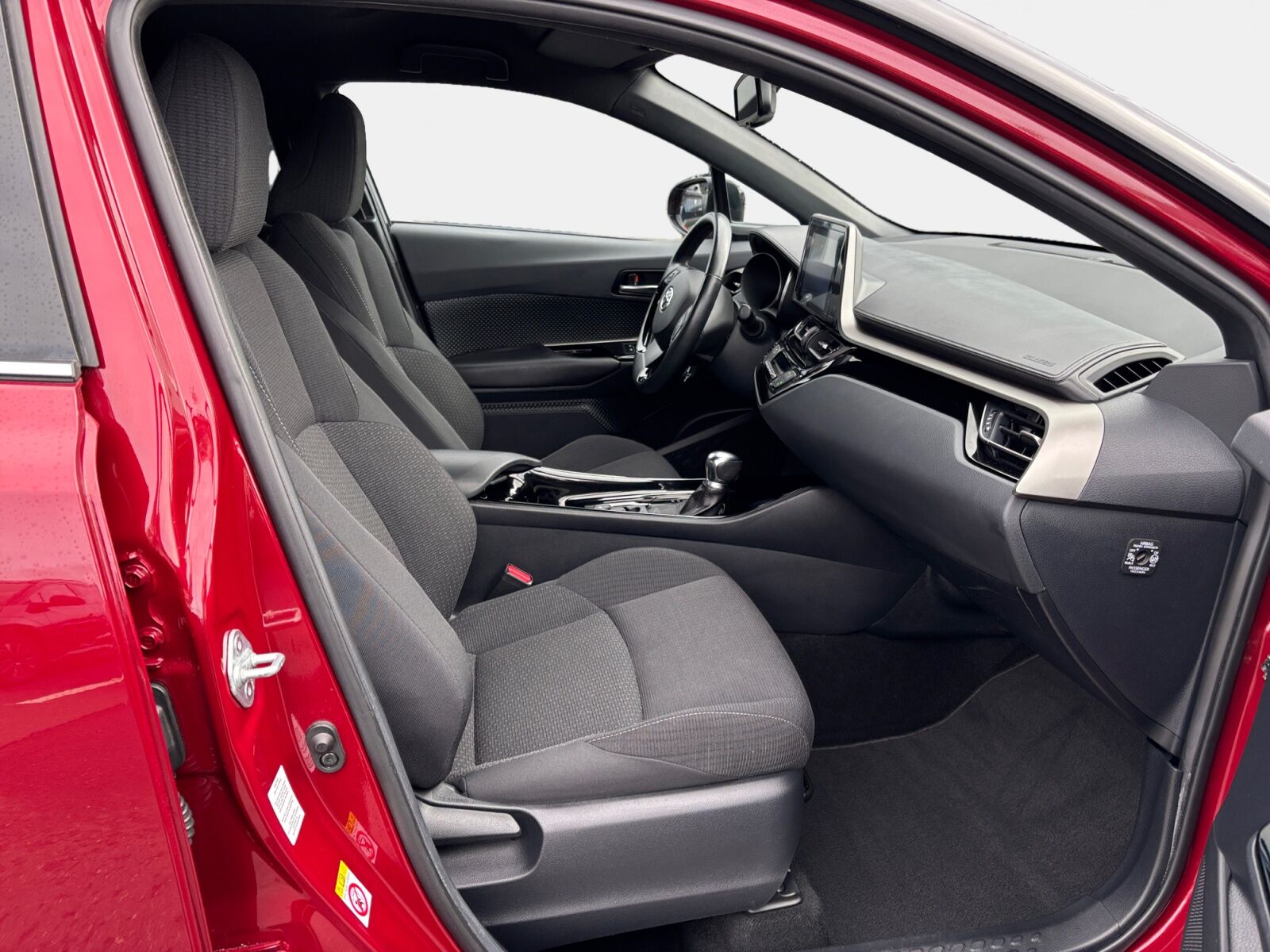 Billede af Toyota C-HR 1,8 Hybrid C-LUB Premium Selected Bi-tone Multidrive S 122HK 5d Aut.