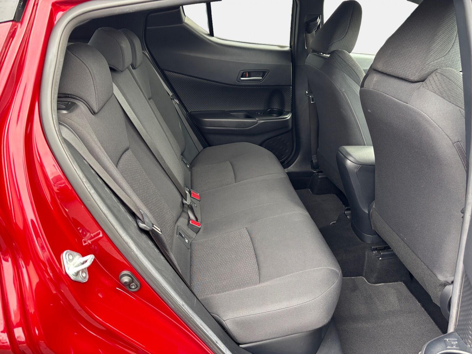 Billede af Toyota C-HR 1,8 Hybrid C-LUB Premium Selected Bi-tone Multidrive S 122HK 5d Aut.