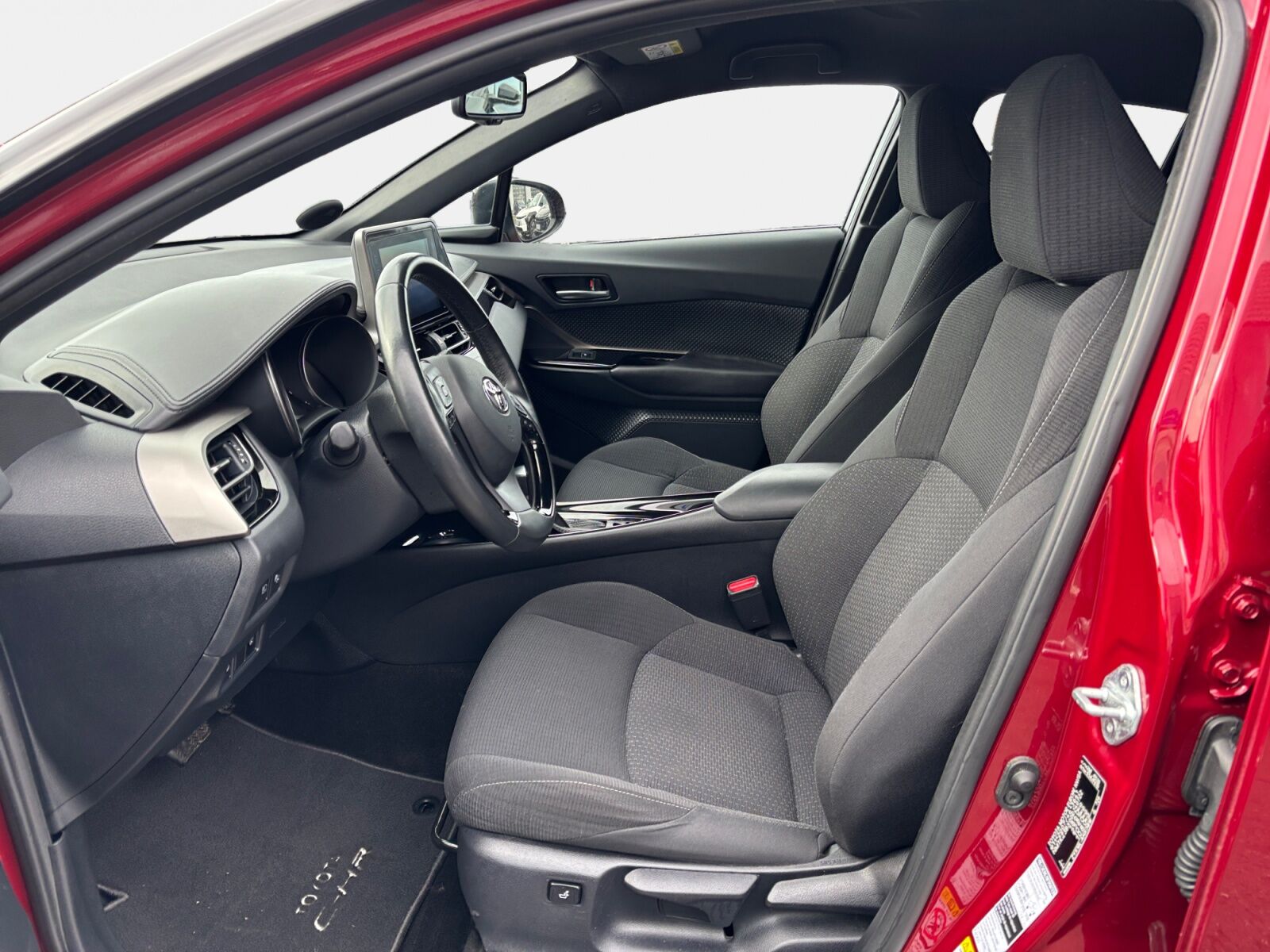 Billede af Toyota C-HR 1,8 Hybrid C-LUB Premium Selected Bi-tone Multidrive S 122HK 5d Aut.