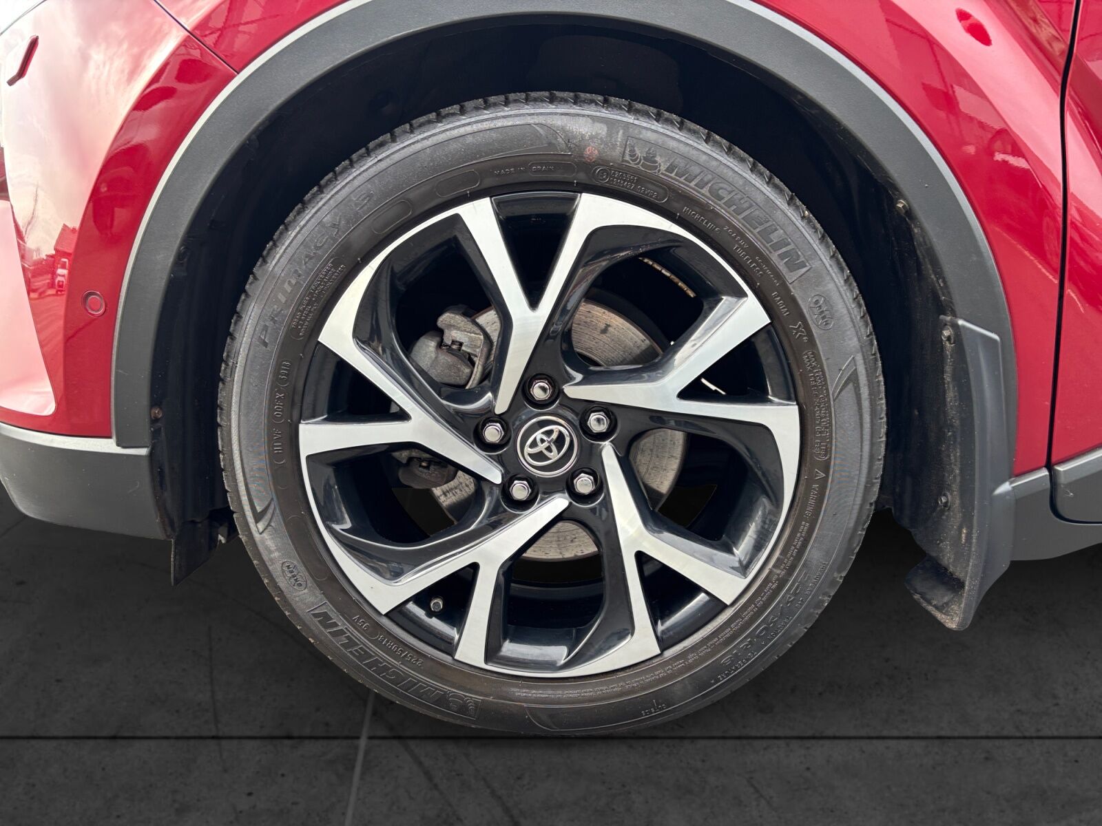 Billede af Toyota C-HR 1,8 Hybrid C-LUB Premium Selected Bi-tone Multidrive S 122HK 5d Aut.