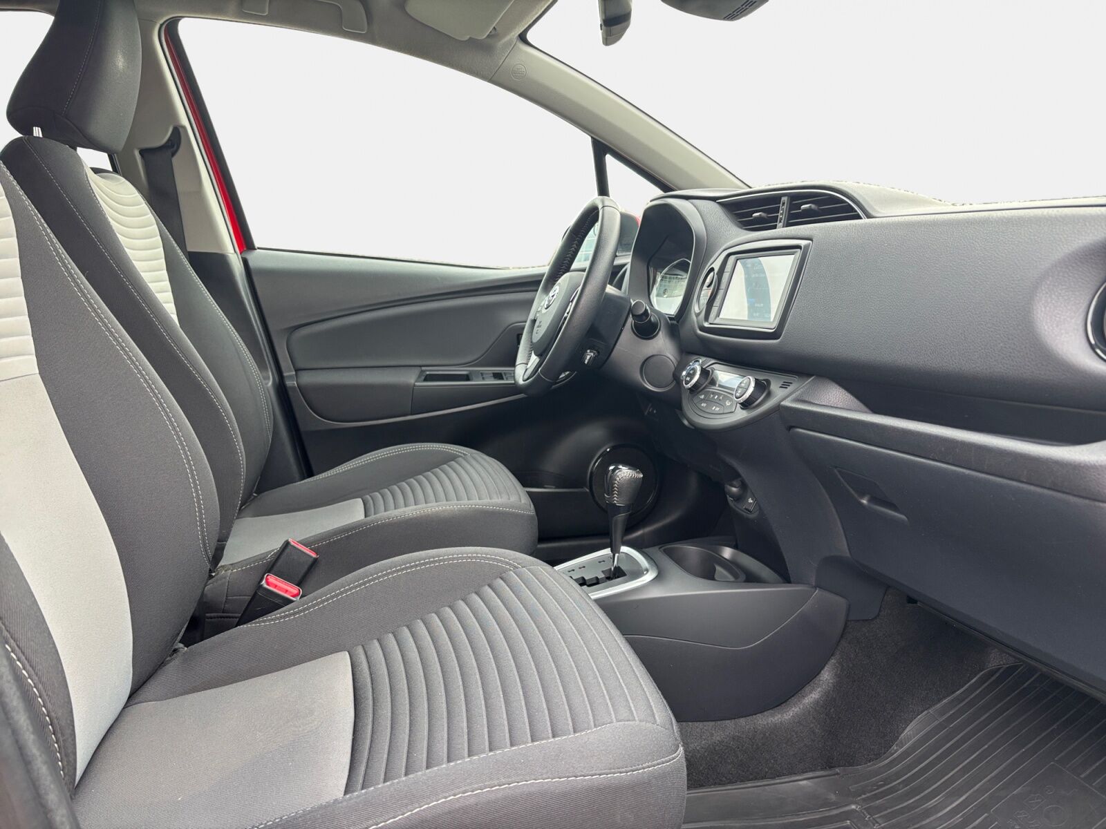 Billede af Toyota Yaris 1,5 Hybrid H3 Smartpakke E-CVT 100HK 5d Trinl. Gear