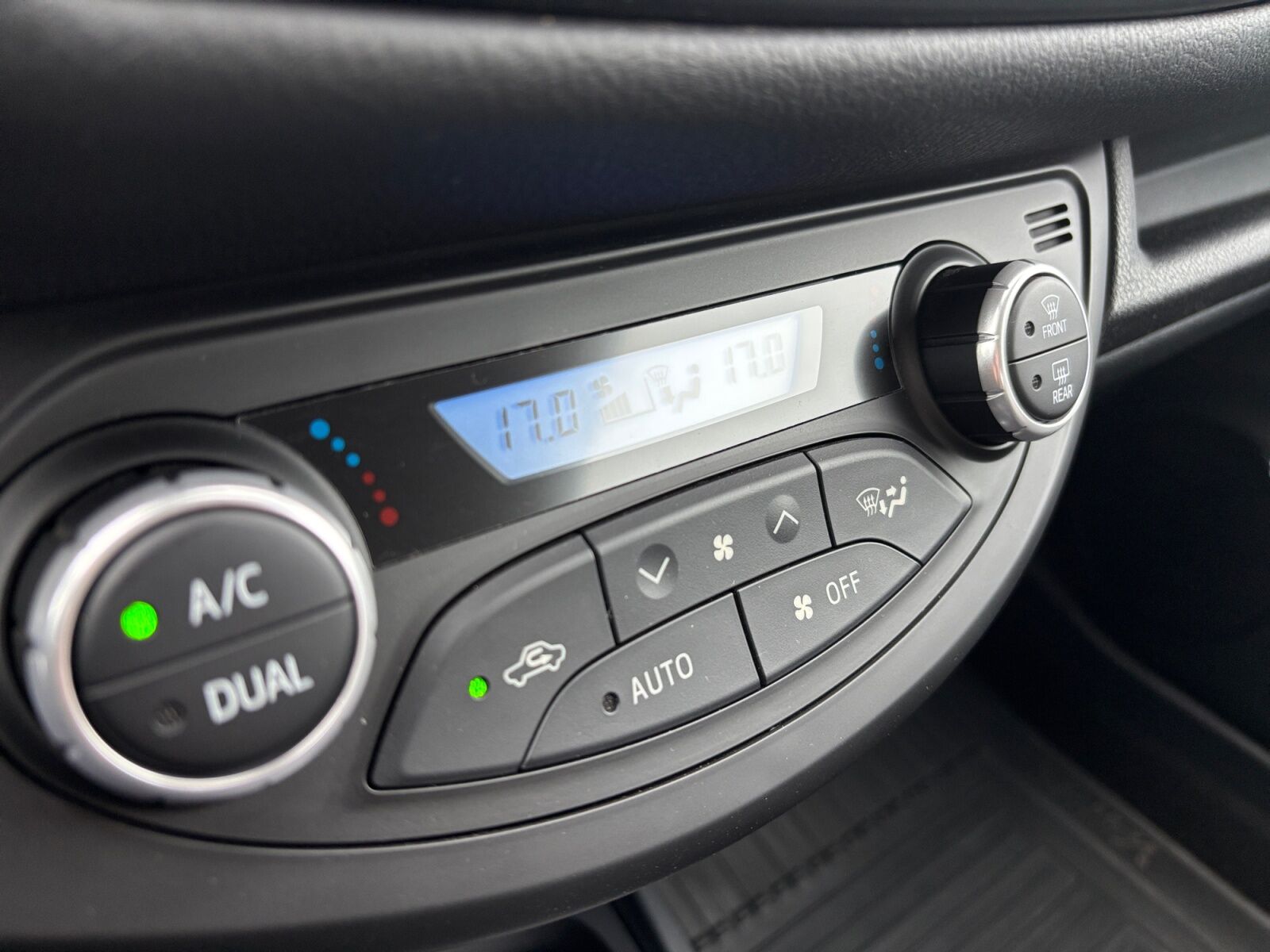 Billede af Toyota Yaris 1,5 Hybrid H3 Smartpakke E-CVT 100HK 5d Trinl. Gear