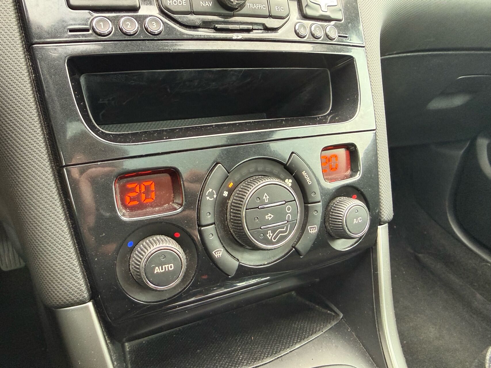 Billede af Peugeot 308 1,6 e-HDi Access ESG 112HK 5d 6g Aut.