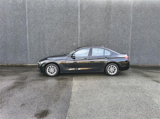 BMW 320i 2,0 184HK 6g