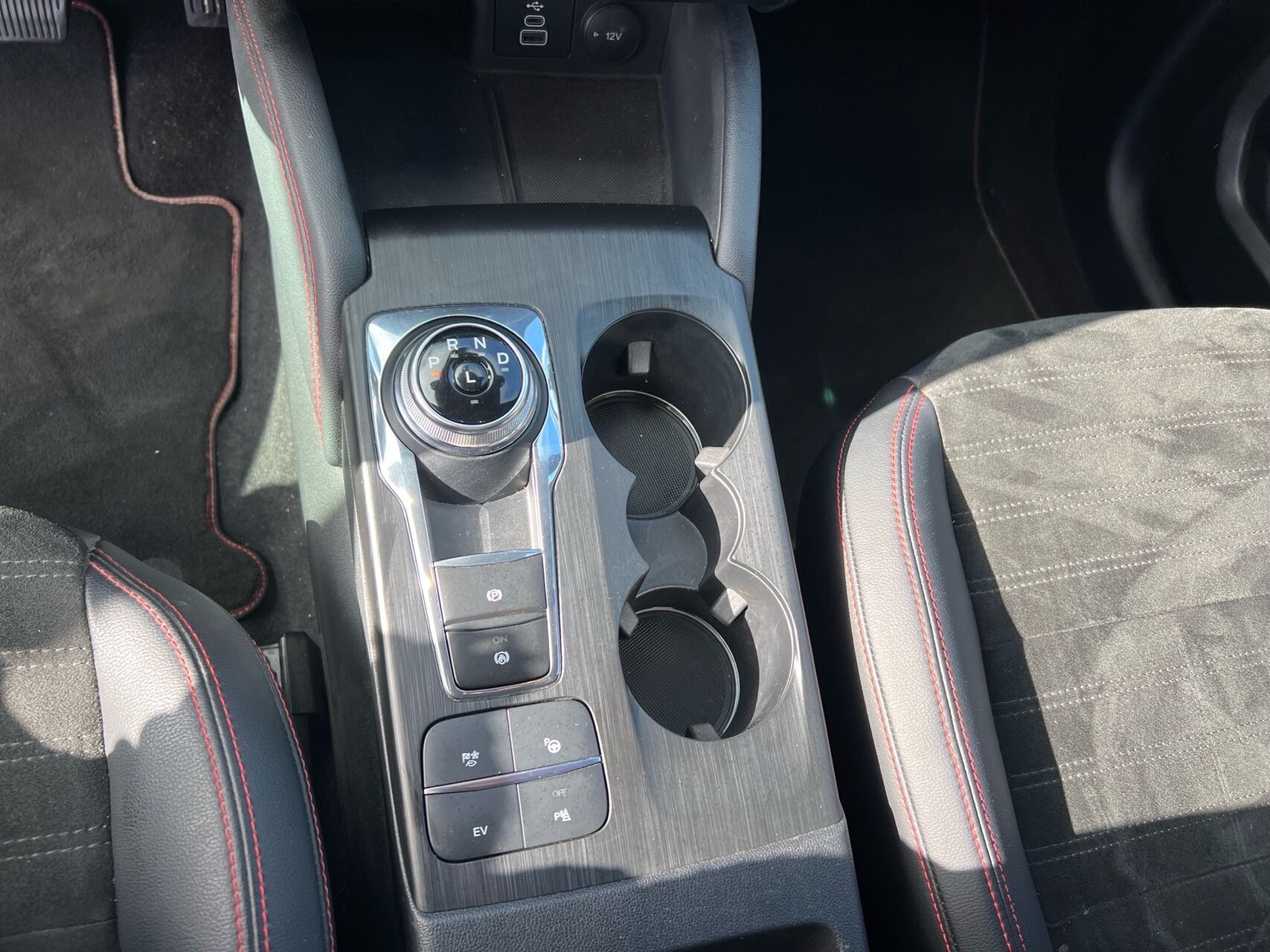 Billede af Ford Kuga 2,5 Plugin-hybrid ST-Line X CVT 225HK 5d Trinl. Gear