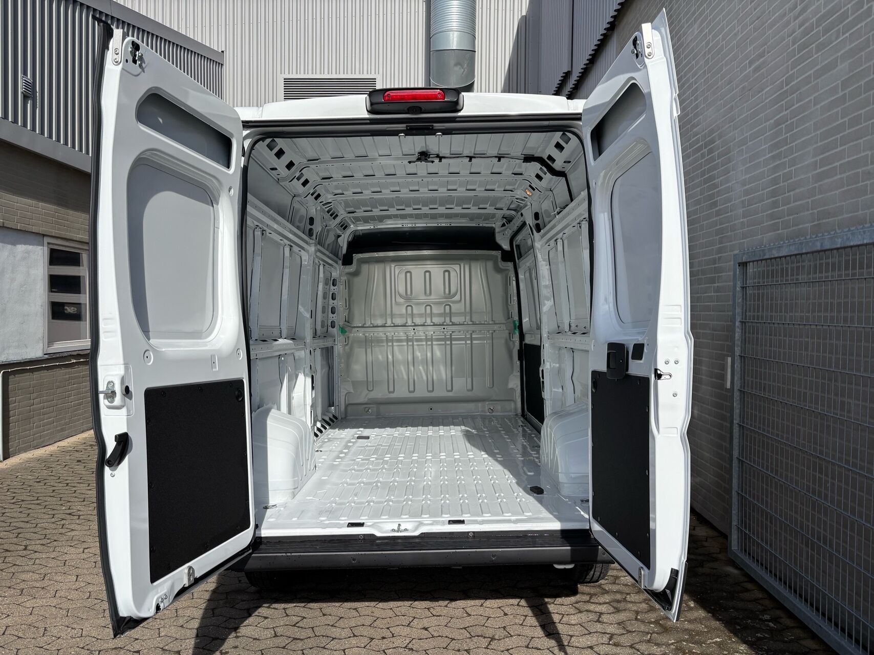 Billede af Fiat Ducato 35M L3H2 2,2 Multijet Pro 140HK Van 8g Aut.