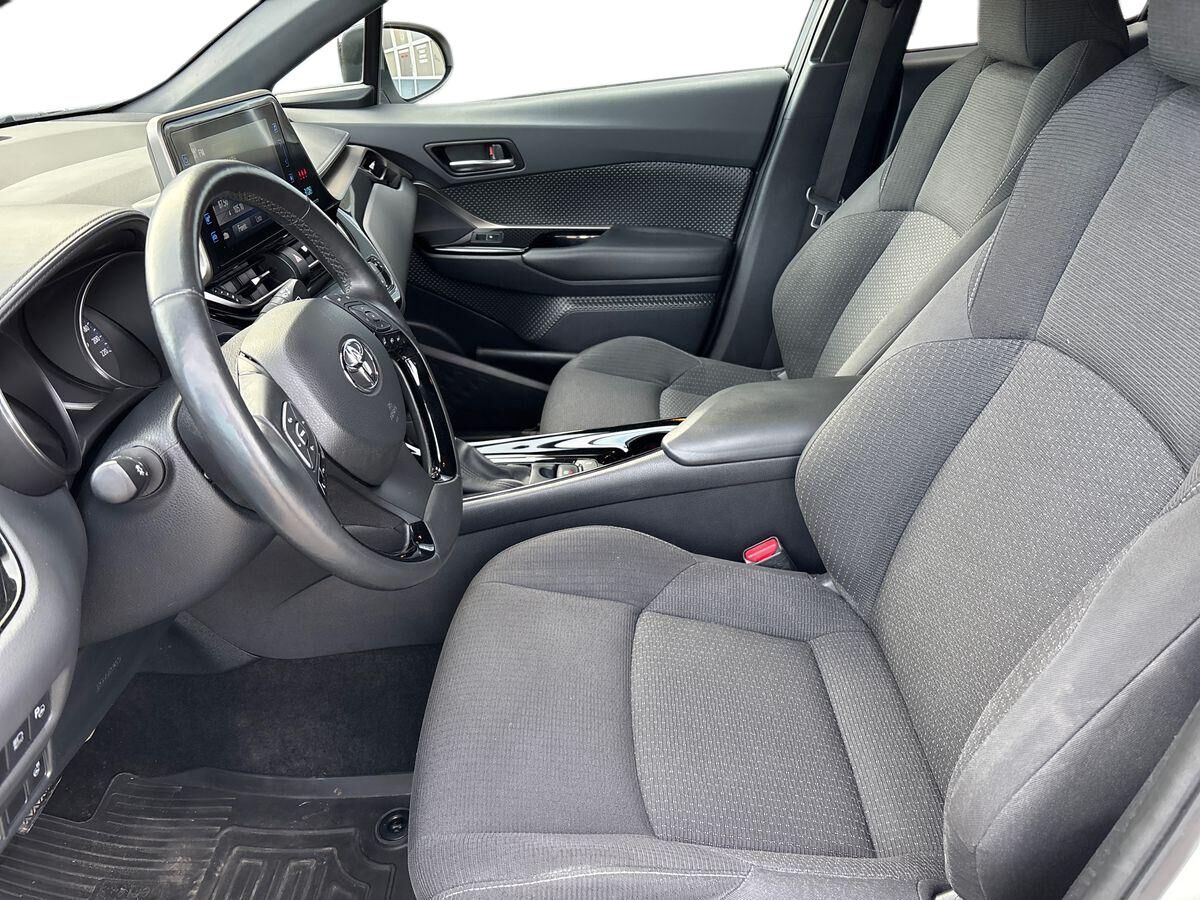 Billede af Toyota C-HR 1,8 Hybrid C-LUB Premium Selected Bi-tone Multidrive S 122HK 5d Aut.