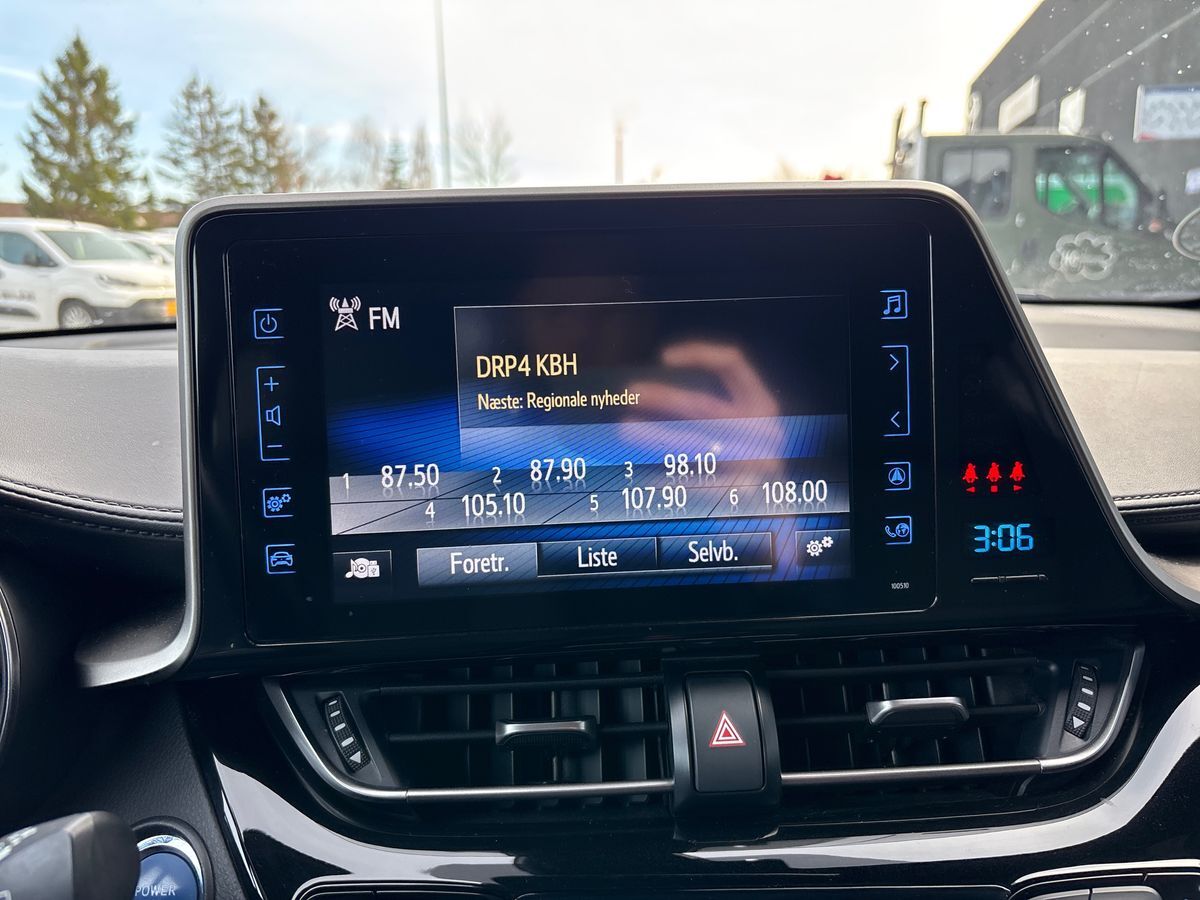 Billede af Toyota C-HR 1,8 Hybrid C-LUB Premium Selected Bi-tone Multidrive S 122HK 5d Aut.