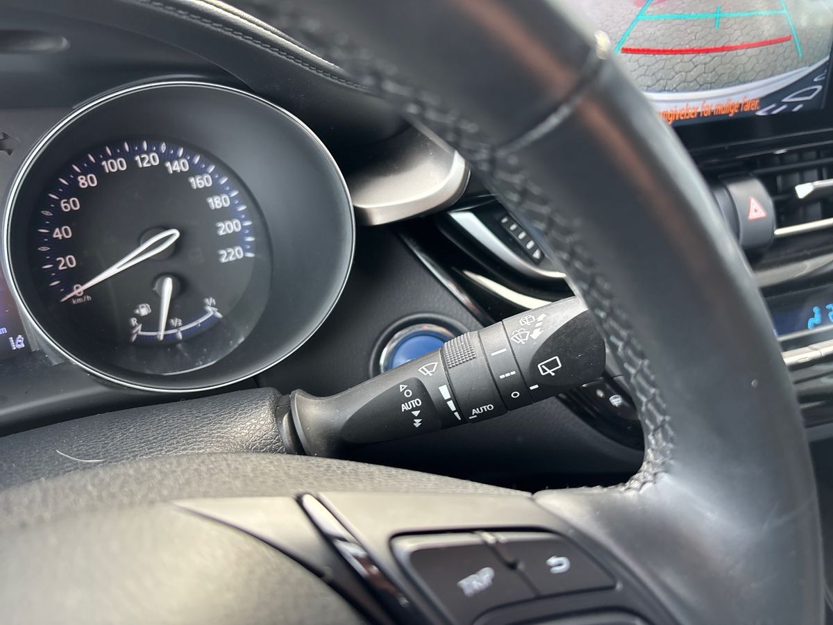 Billede af Toyota C-HR 1,8 Hybrid C-LUB Premium Selected Bi-tone Multidrive S 122HK 5d Aut.