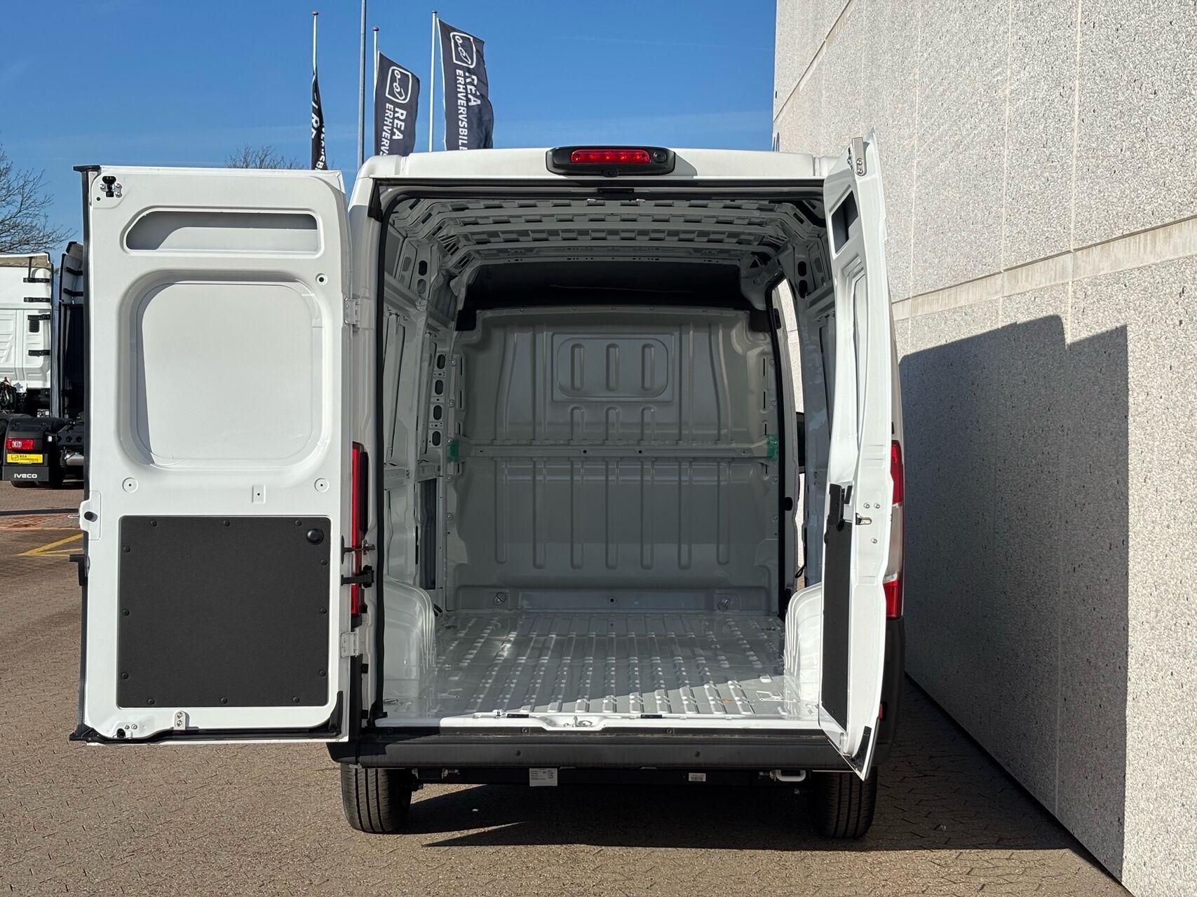 Billede af Fiat Ducato 35M L3H2 2,2 Multijet Pro+ 180HK Van 8g Aut.
