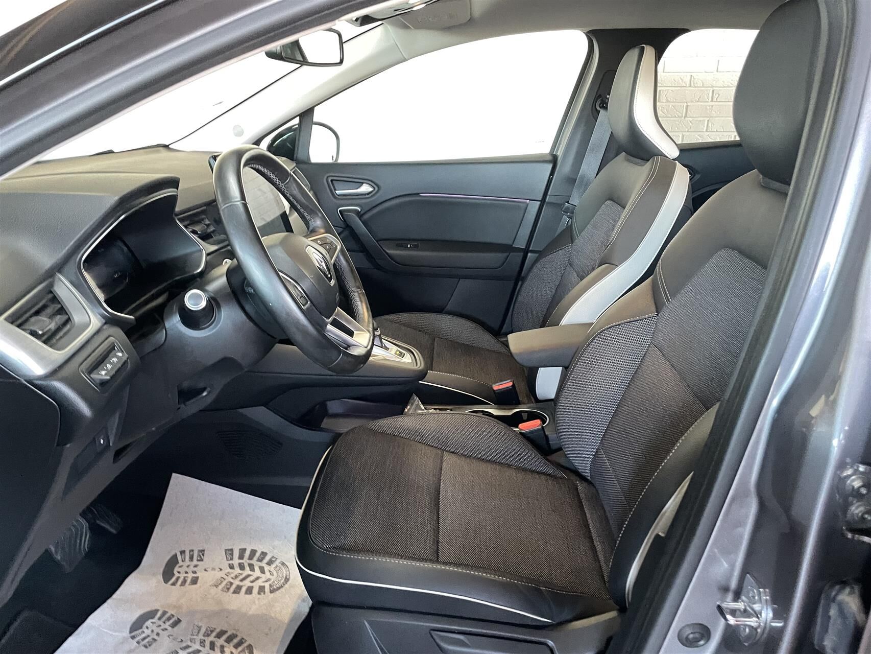 Billede af Renault Captur 1,6 E-TECH  Plugin-hybrid Intens 160HK 5d Aut.