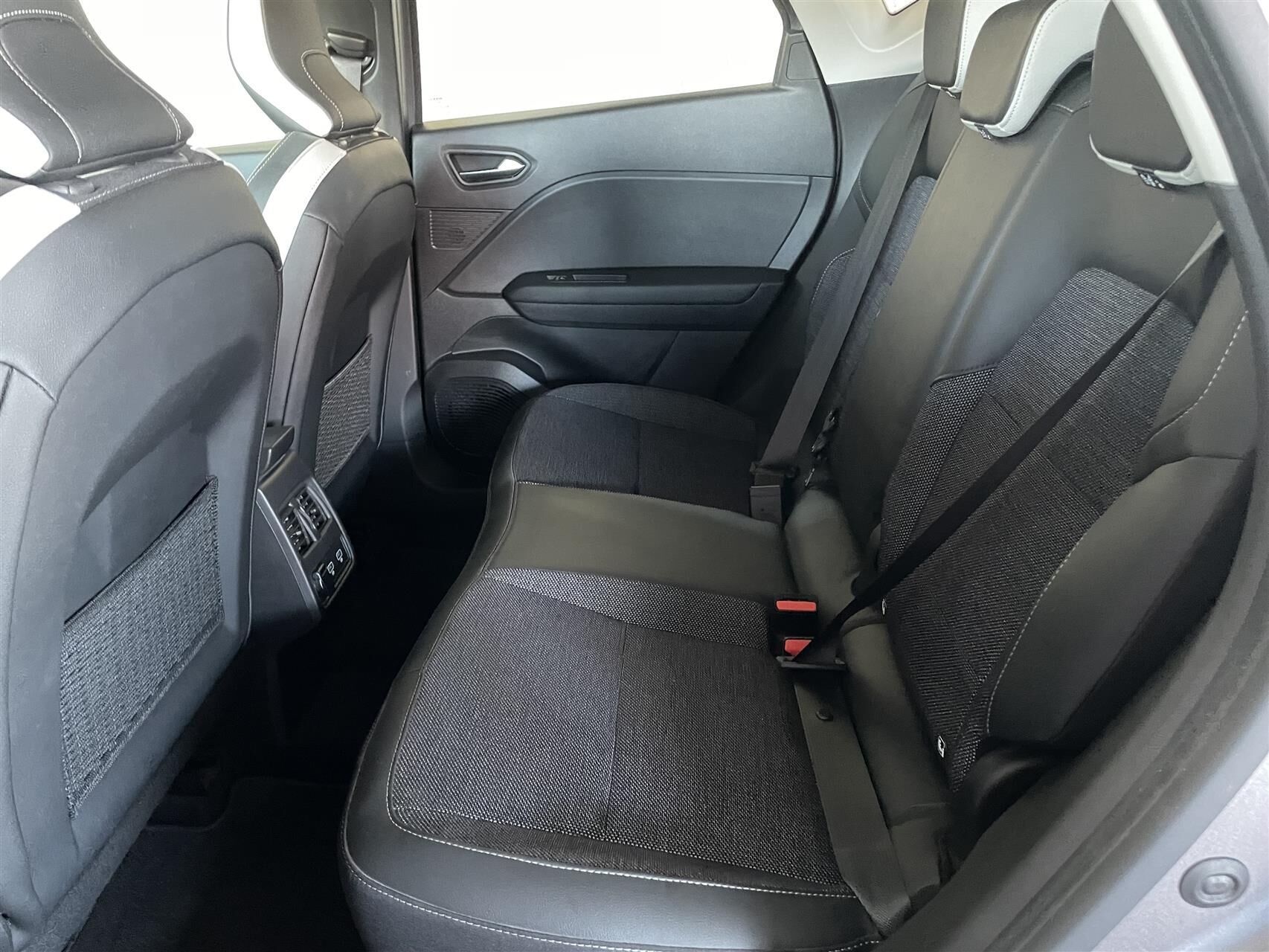 Billede af Renault Captur 1,6 E-TECH  Plugin-hybrid Intens 160HK 5d Aut.