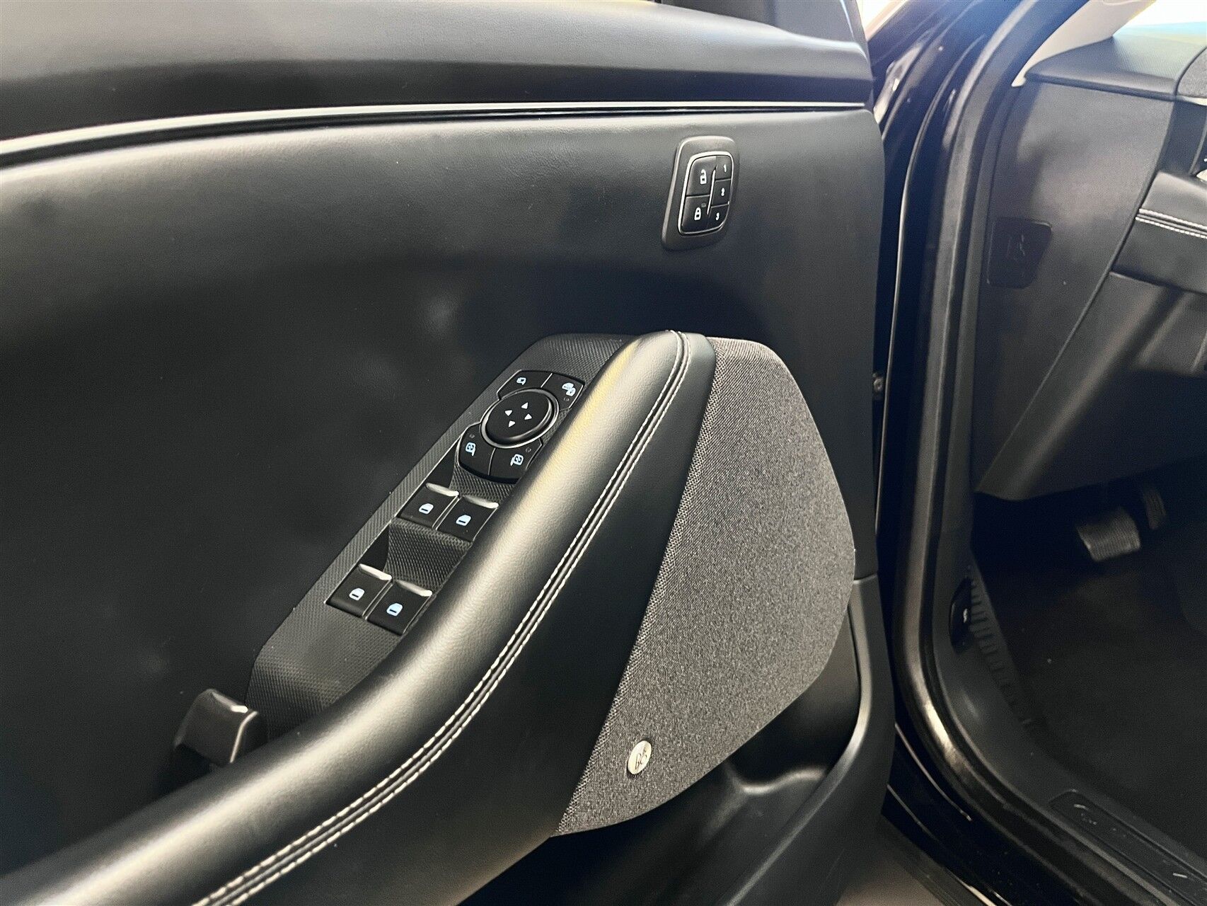 Billede af Ford Mustang Mach-E EL UR Premium 294HK 5d Aut.