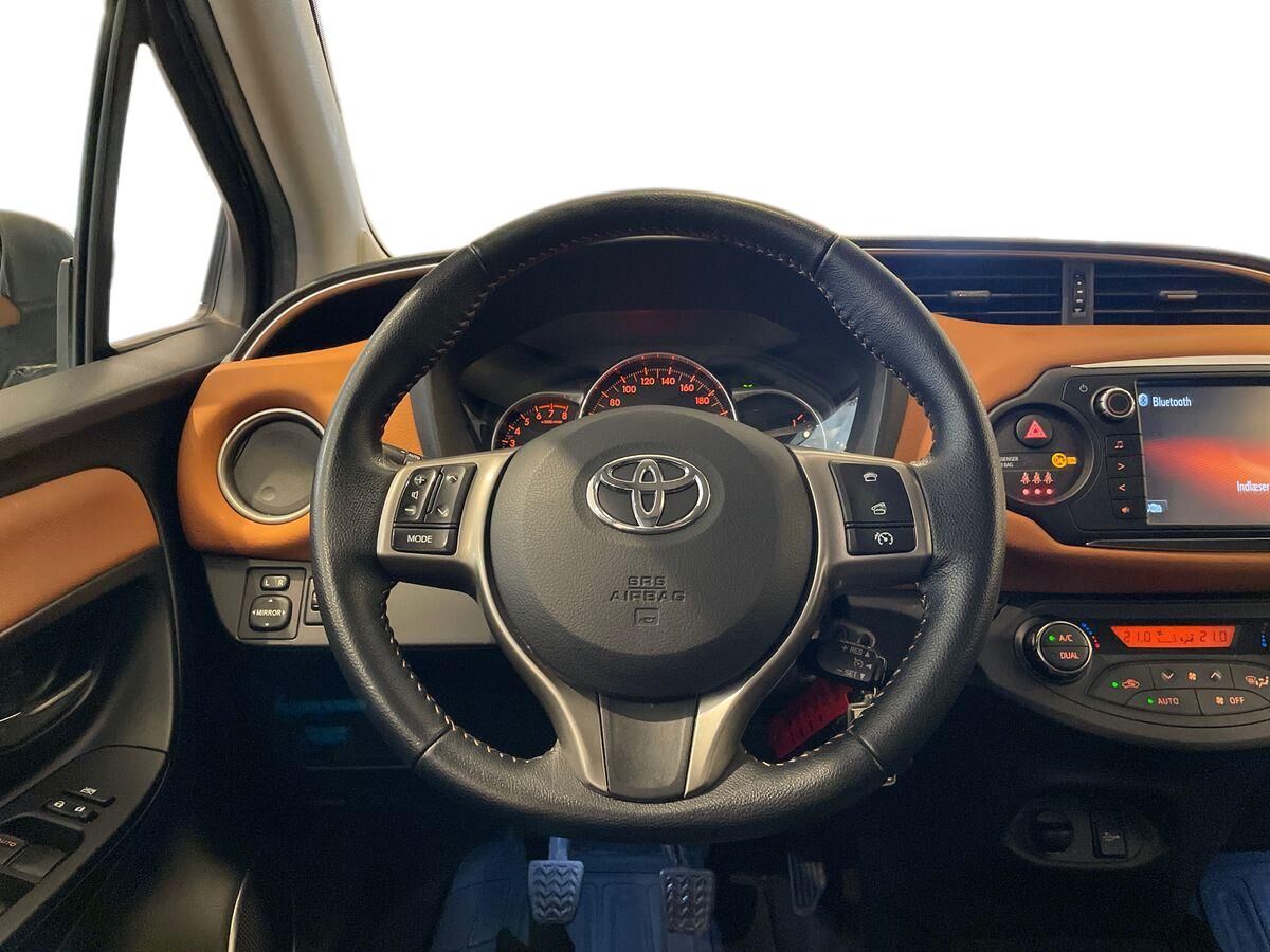 Billede af Toyota Yaris 1,3 VVT-I Lounge Edition 100HK 5d 6g