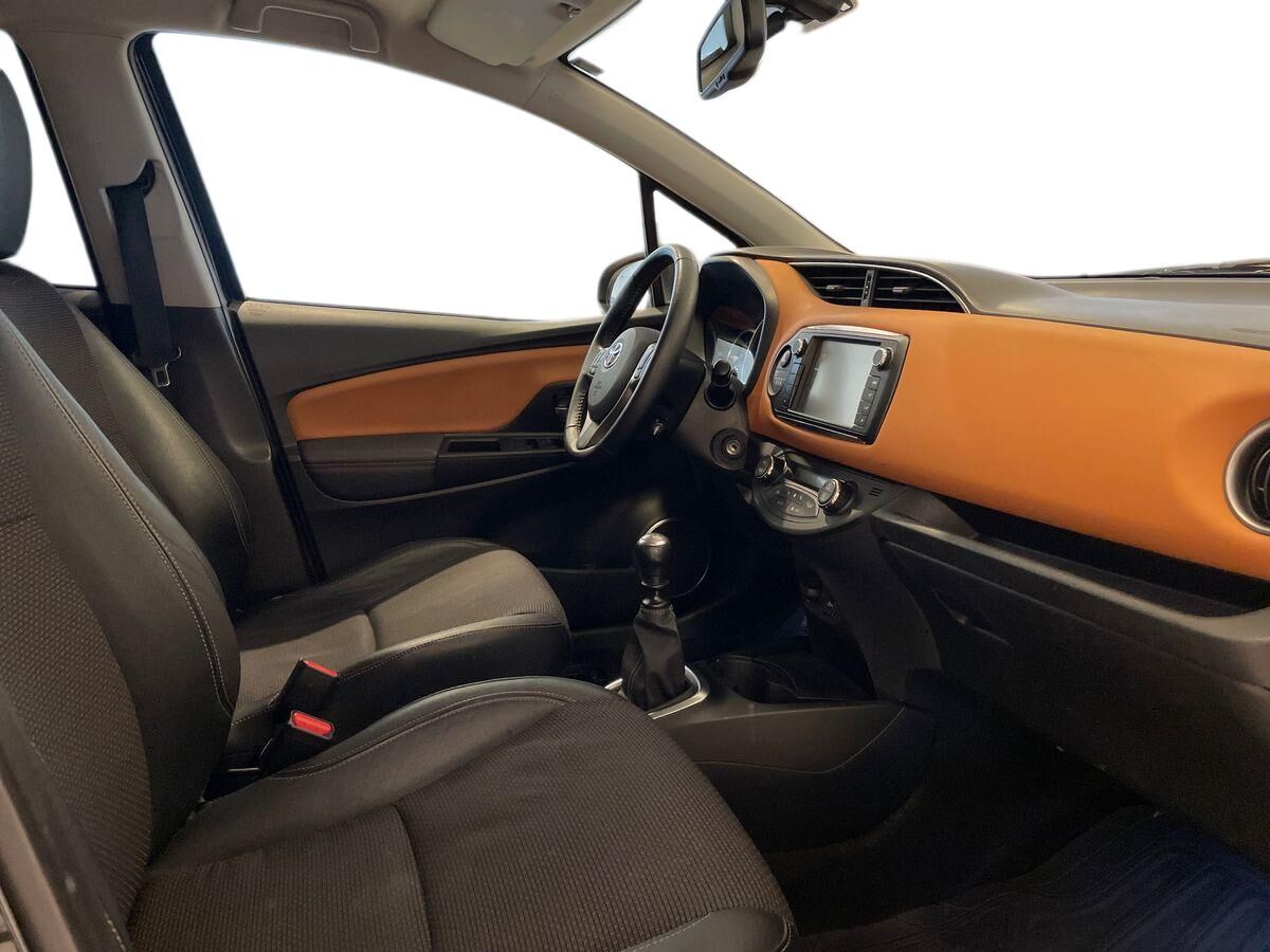 Billede af Toyota Yaris 1,3 VVT-I Lounge Edition 100HK 5d 6g