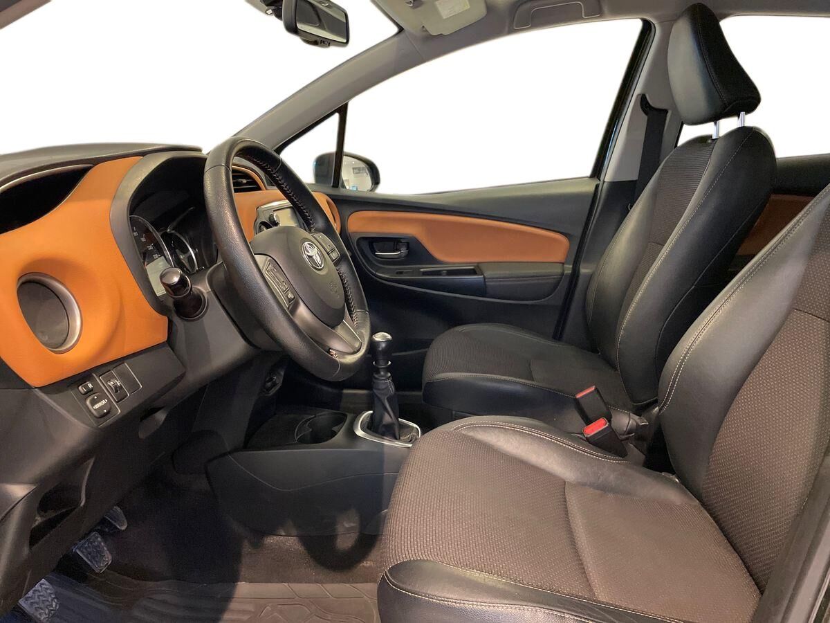 Billede af Toyota Yaris 1,3 VVT-I Lounge Edition 100HK 5d 6g