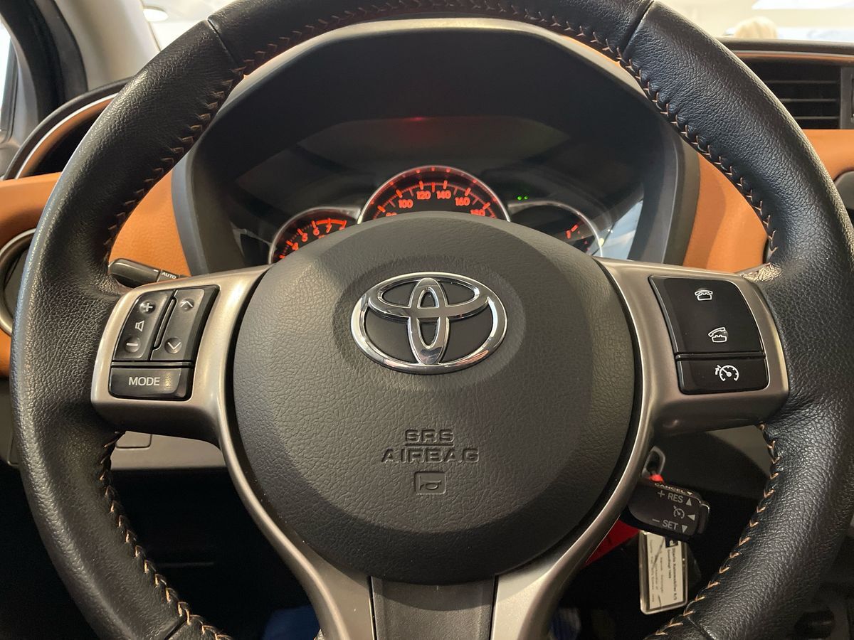 Billede af Toyota Yaris 1,3 VVT-I Lounge Edition 100HK 5d 6g