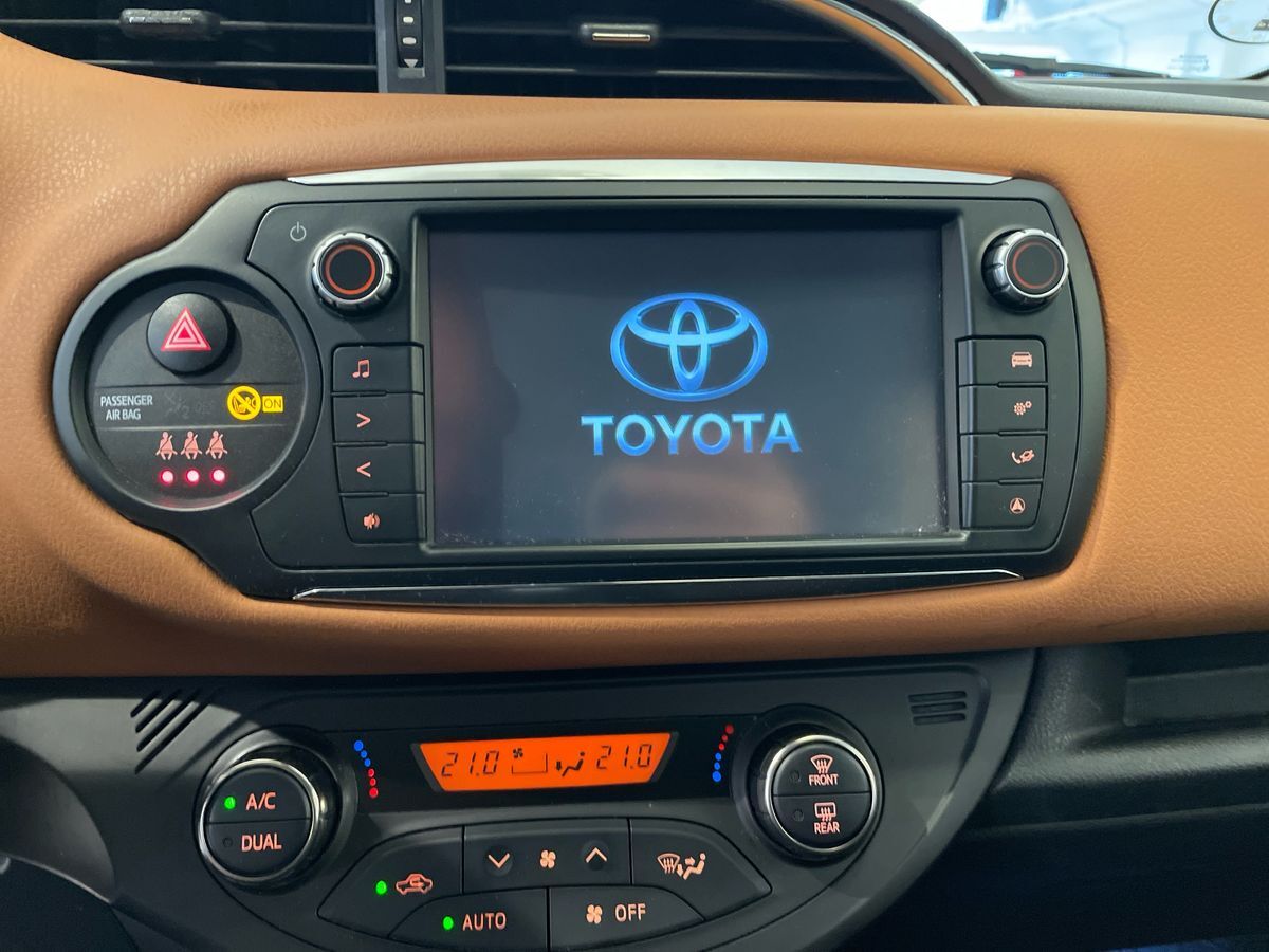 Billede af Toyota Yaris 1,3 VVT-I Lounge Edition 100HK 5d 6g