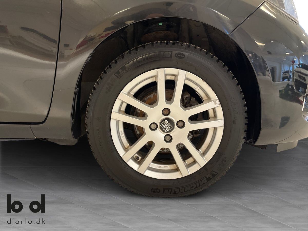 Billede af Toyota Yaris 1,3 VVT-I Lounge Edition 100HK 5d 6g