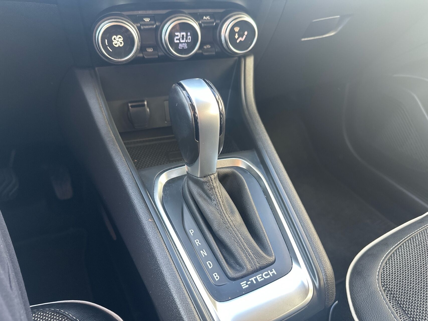 Billede af Renault Captur 1,6 E-TECH  Plugin-hybrid Intens 160HK 5d Aut.