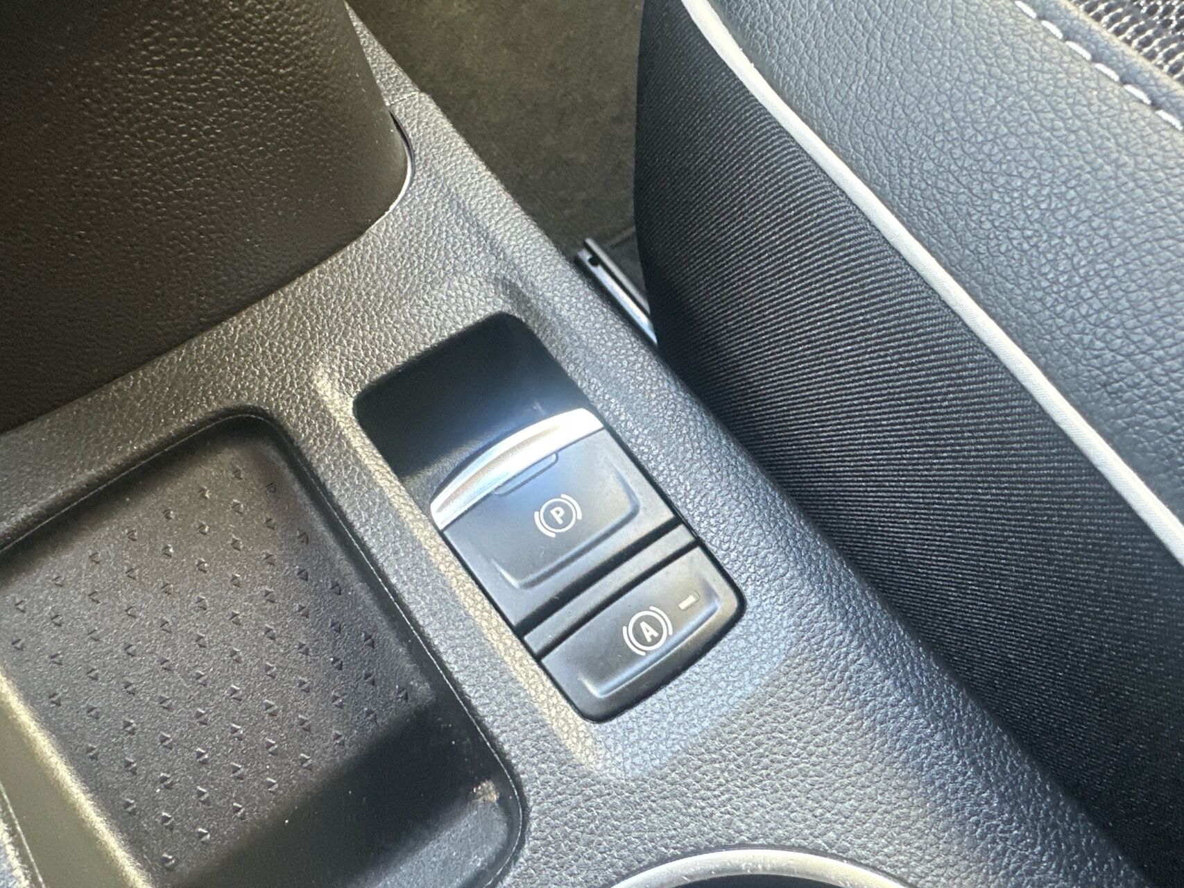 Billede af Renault Captur 1,6 E-TECH  Plugin-hybrid Intens 160HK 5d Aut.