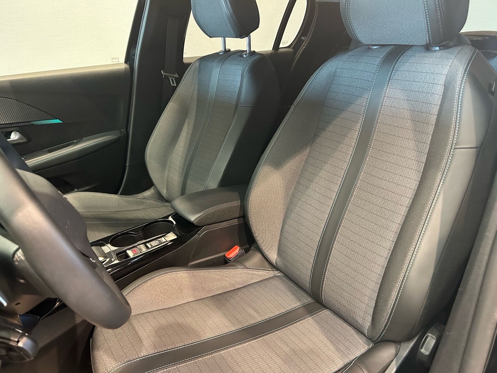 Billede af Peugeot 208 1,2 PureTech Allure EAT8 100HK 5d 8g Aut.