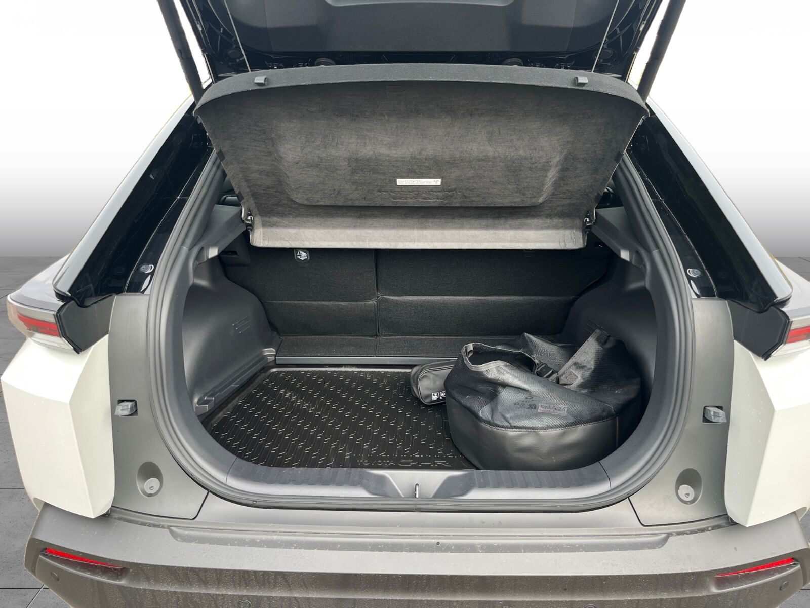 Billede af Toyota C-HR+ EL Executive AWD 343HK 5d Aut.