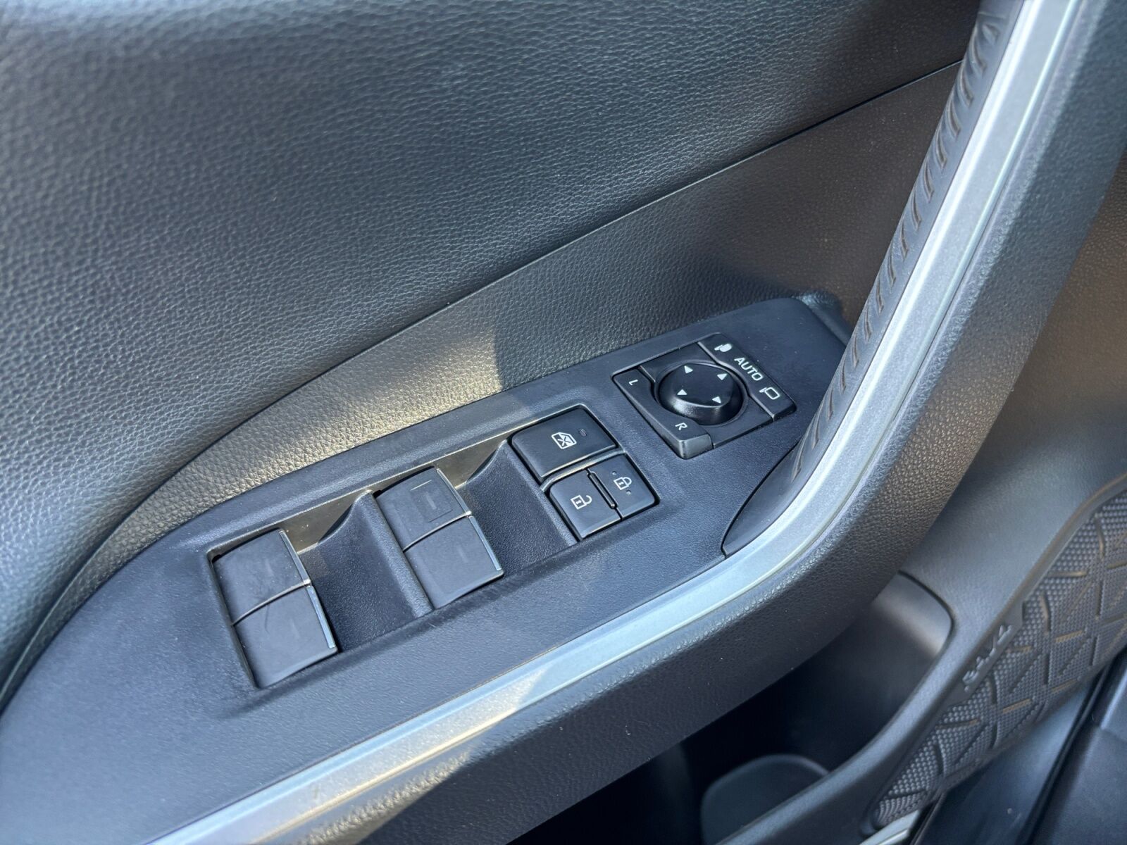 Billede af Toyota RAV4 Plug-in 2,5 Plugin-hybrid H3 Premium AWD 306HK 5d 6g Aut.