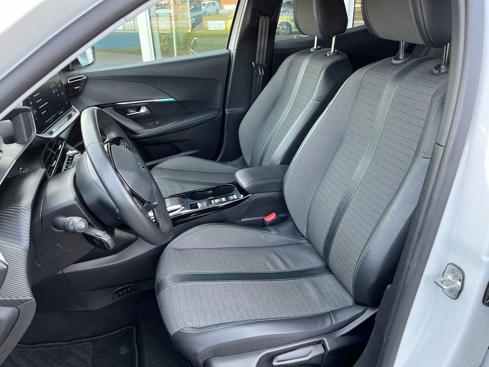 Billede af Peugeot e-2008 EL Allure Pack 136HK 5d Aut.