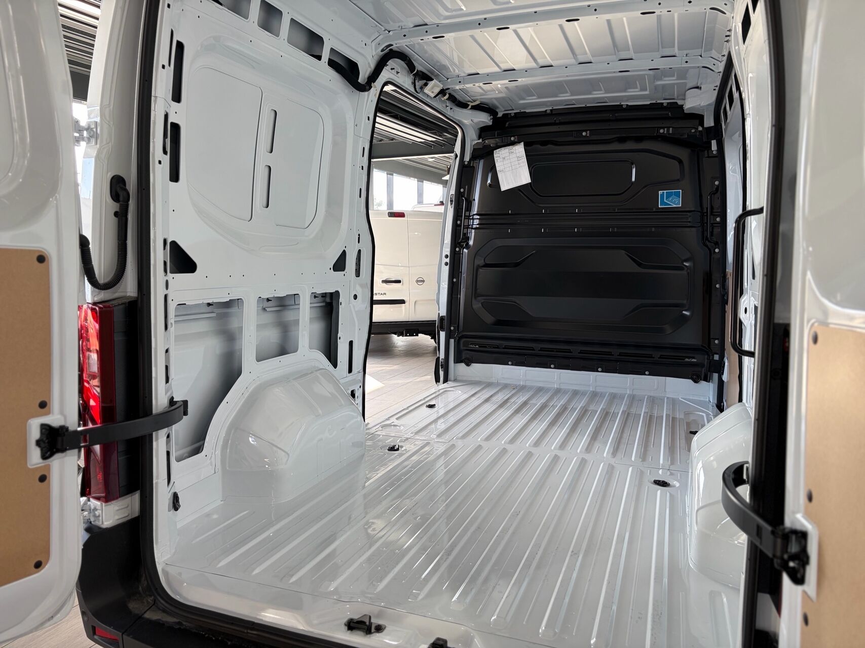 Billede af Nissan Interstar L2H2 2,0 DCi N-Connecta 150HK Van 9g Aut.