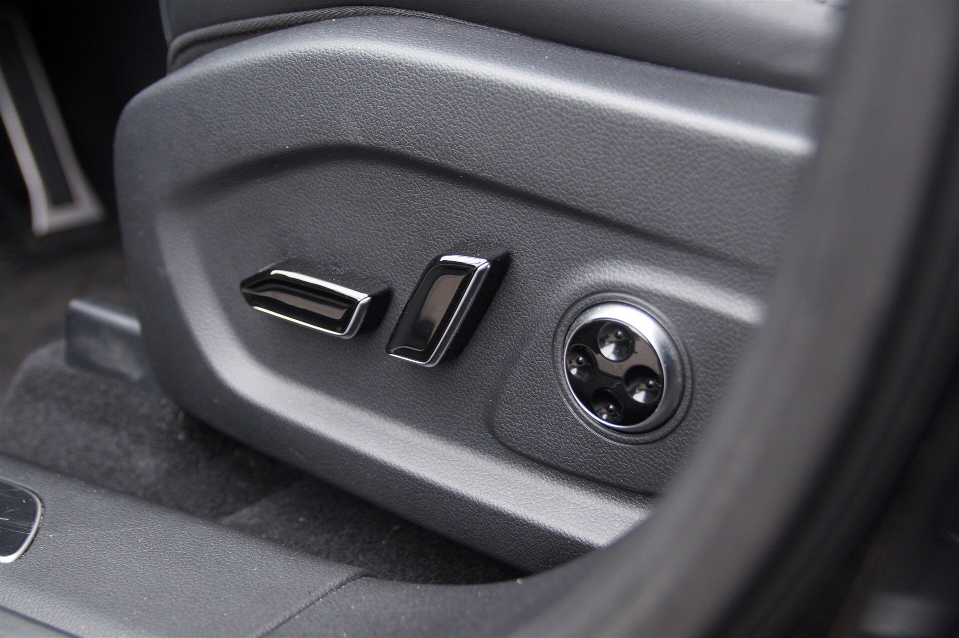 Billede af Voyah Free EL First Edition Noir AWD 489HK 5d Aut.