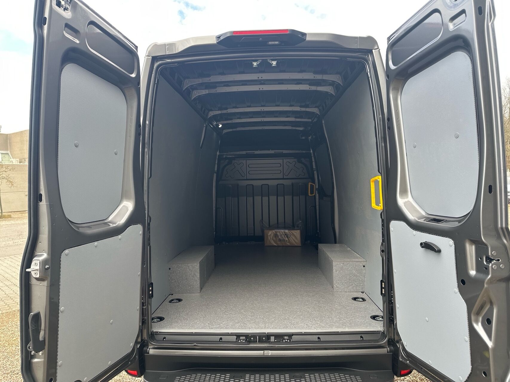 Billede af Iveco Daily 35S14 12m3 2,3 D 136HK Van 8g Aut.