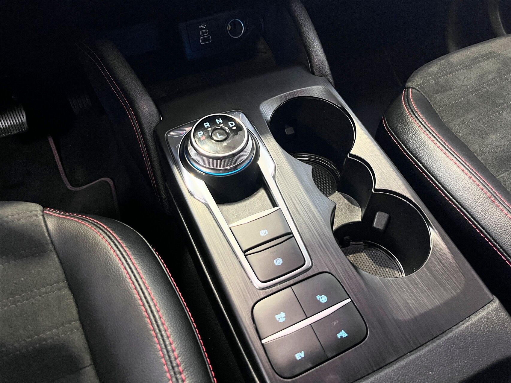 Billede af Ford Kuga 2,5 Plugin-hybrid ST-Line X CVT 225HK 5d Trinl. Gear