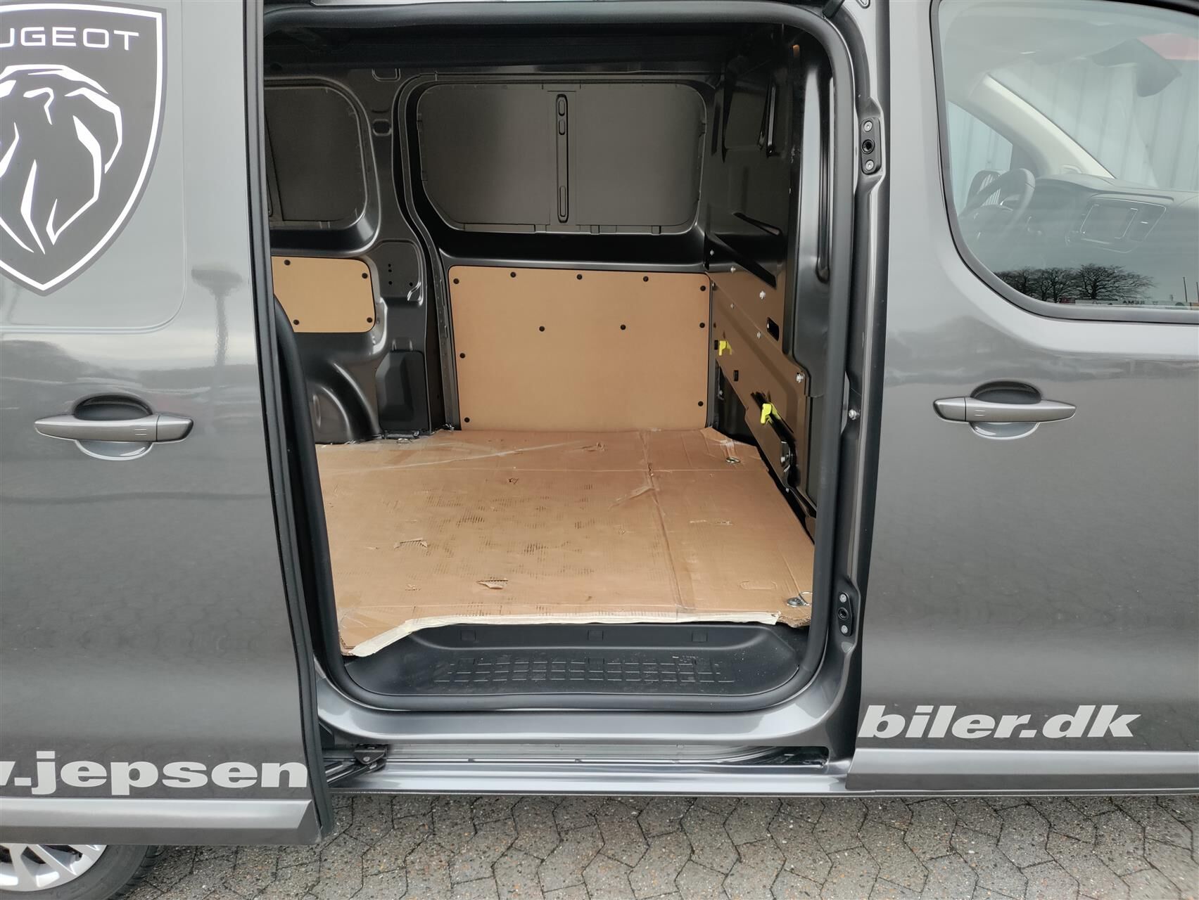 Billede af Peugeot Expert L2 2,0 BlueHDi Premium EAT8 144HK Van 8g Aut.