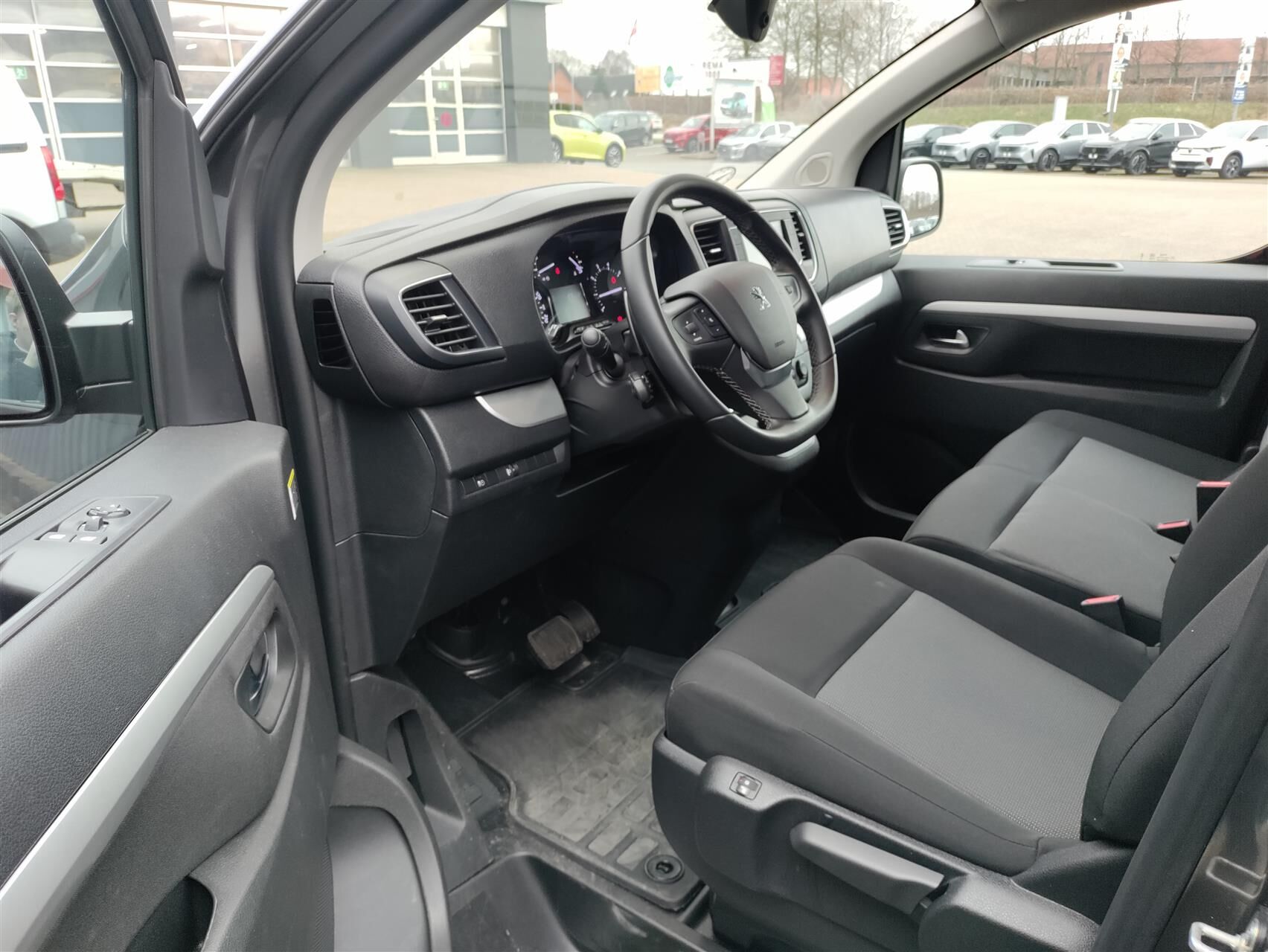 Billede af Peugeot Expert L2 2,0 BlueHDi Premium EAT8 144HK Van 8g Aut.