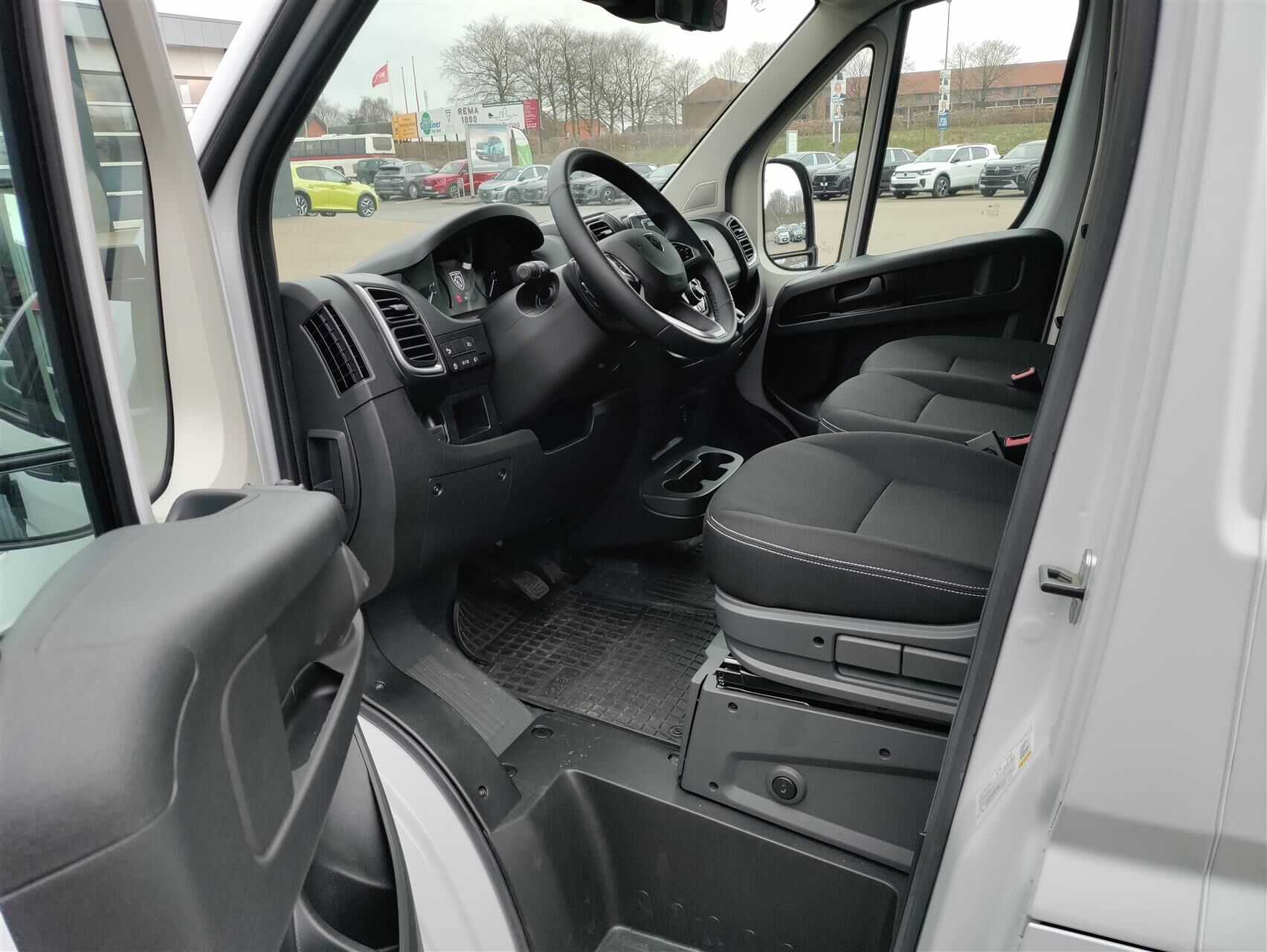 Billede af Peugeot Boxer 435 L2H2 2,2 BlueHDi Premium EAT8 180HK Van 8g Aut.