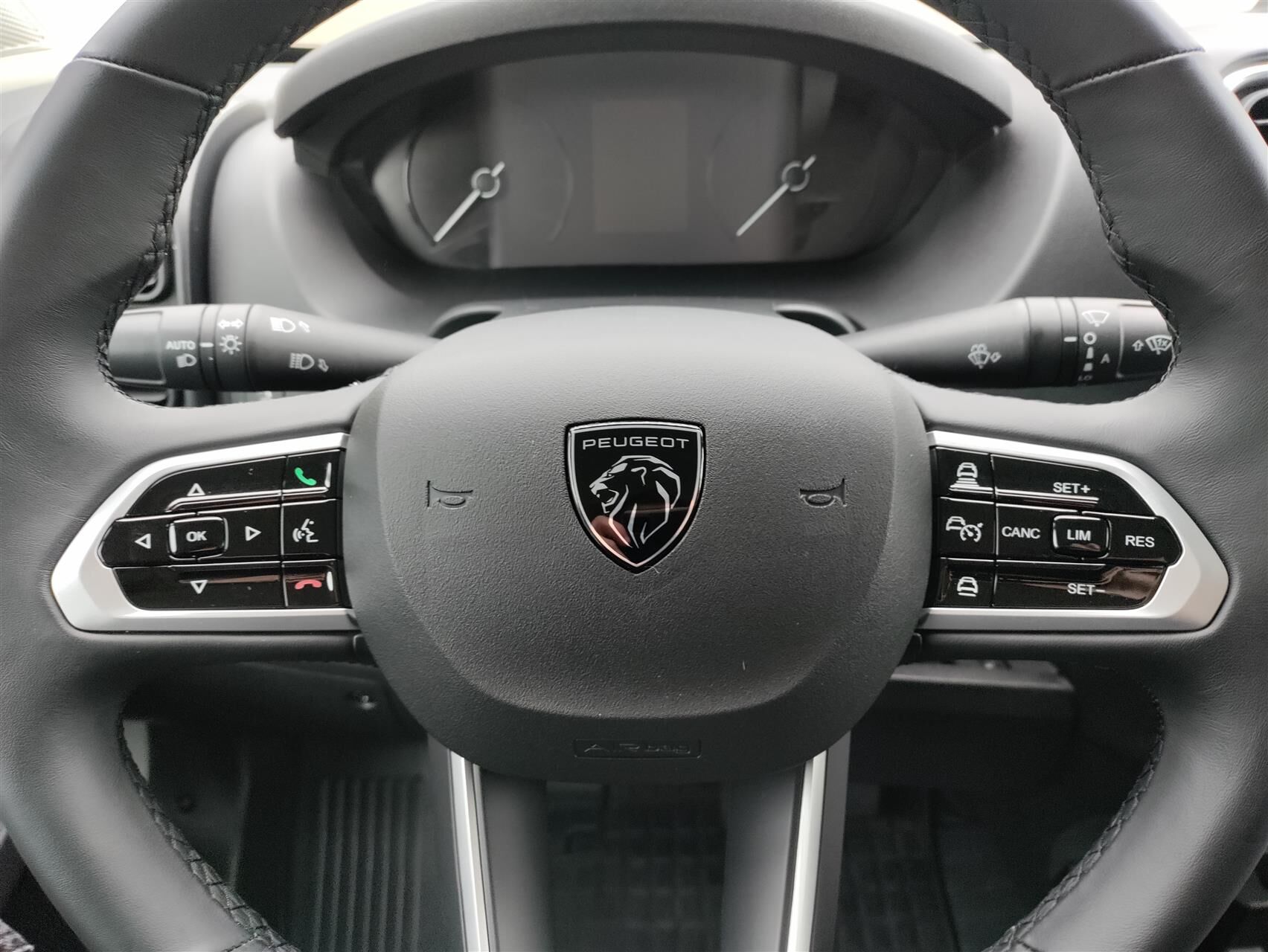 Billede af Peugeot Boxer 435 L2H2 2,2 BlueHDi Premium EAT8 180HK Van 8g Aut.