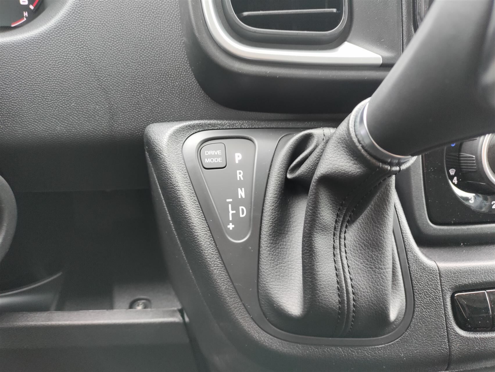 Billede af Peugeot Boxer 435 L2H2 2,2 BlueHDi Premium EAT8 180HK Van 8g Aut.