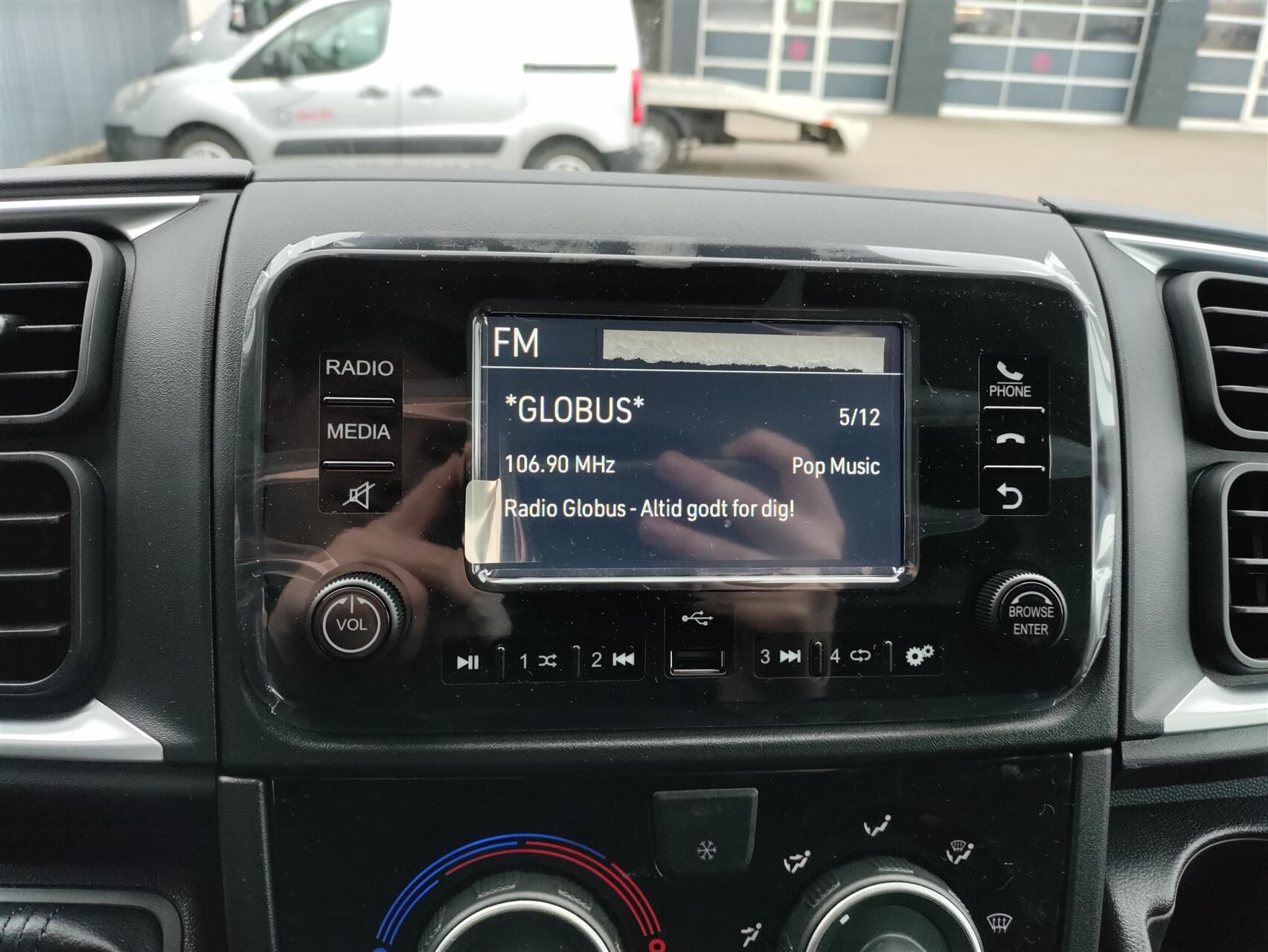 Billede af Peugeot Boxer 435 L2H2 2,2 BlueHDi Premium EAT8 180HK Van 8g Aut.