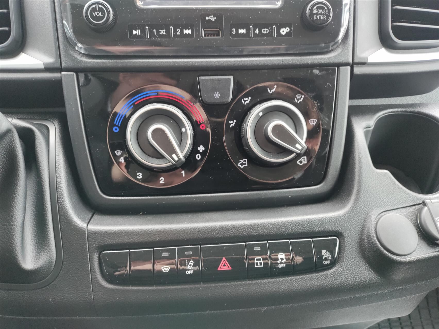 Billede af Peugeot Boxer 435 L2H2 2,2 BlueHDi Premium EAT8 180HK Van 8g Aut.