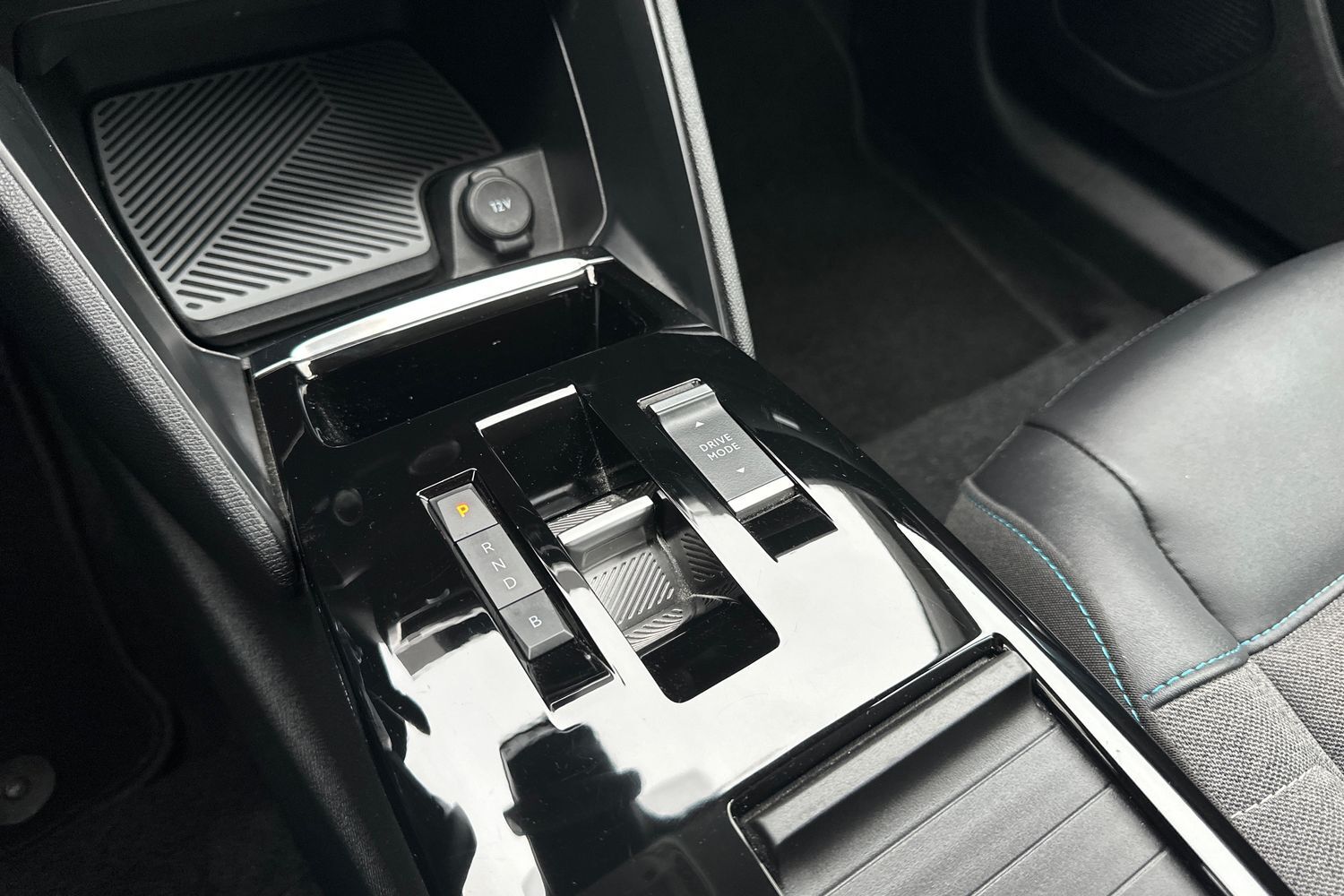 Billede af Citroën e-C4 EL Shine Ltd. 136HK 5d Aut.