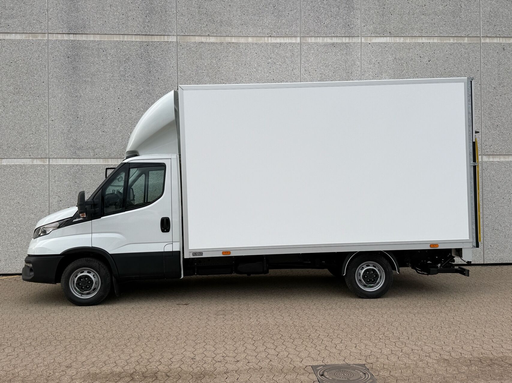 Billede af Iveco Daily 35S18 4100mm 3,0 D 180HK Ladv./Chas. 8g Aut.