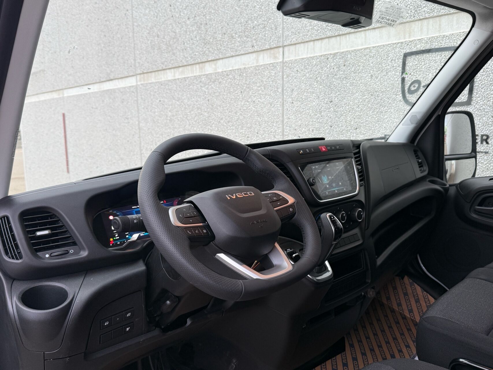 Billede af Iveco Daily 35S18 4100mm 3,0 D 180HK Ladv./Chas. 8g Aut.