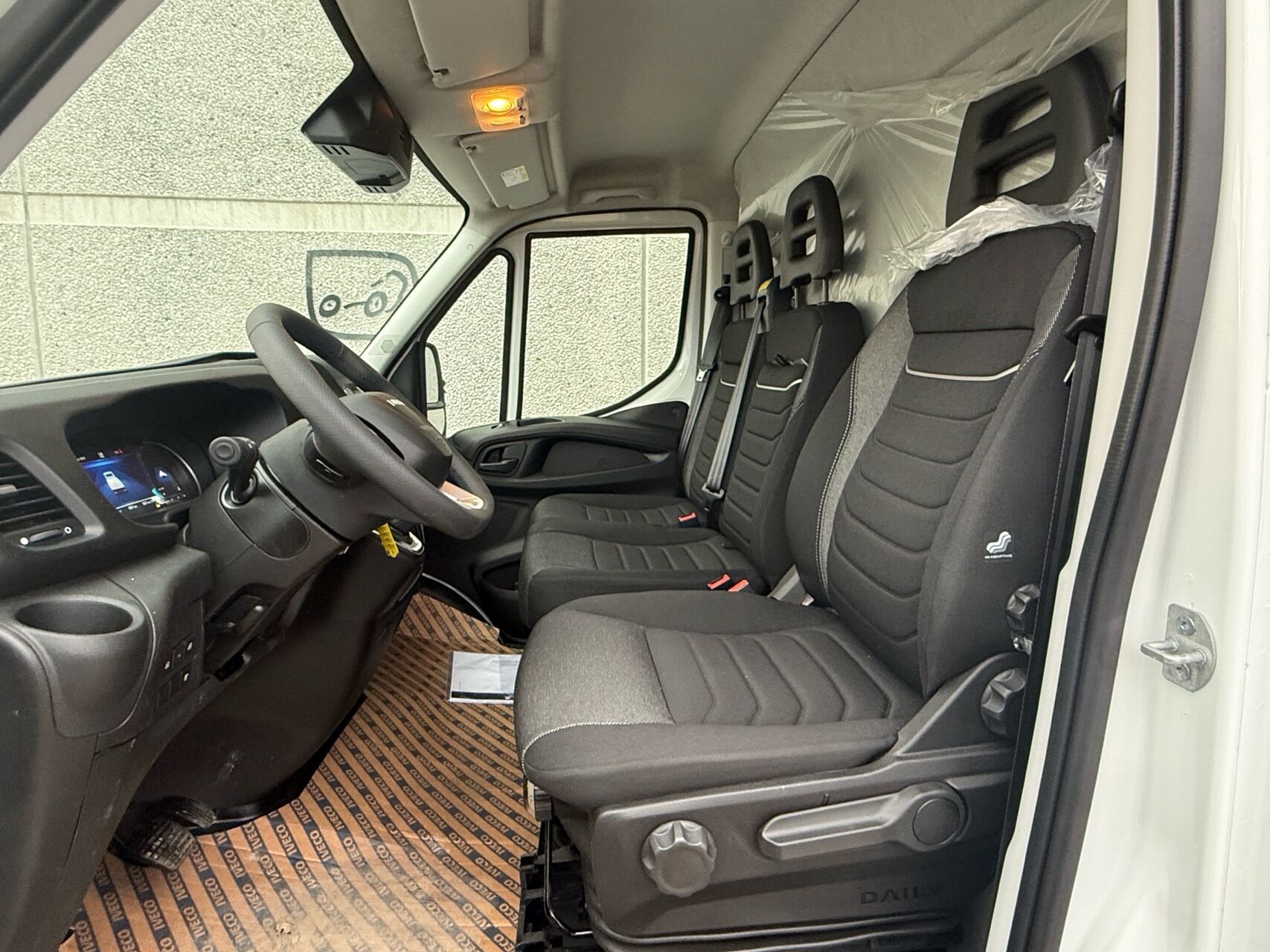 Billede af Iveco Daily 35S18 4100mm 3,0 D 180HK Ladv./Chas. 8g Aut.