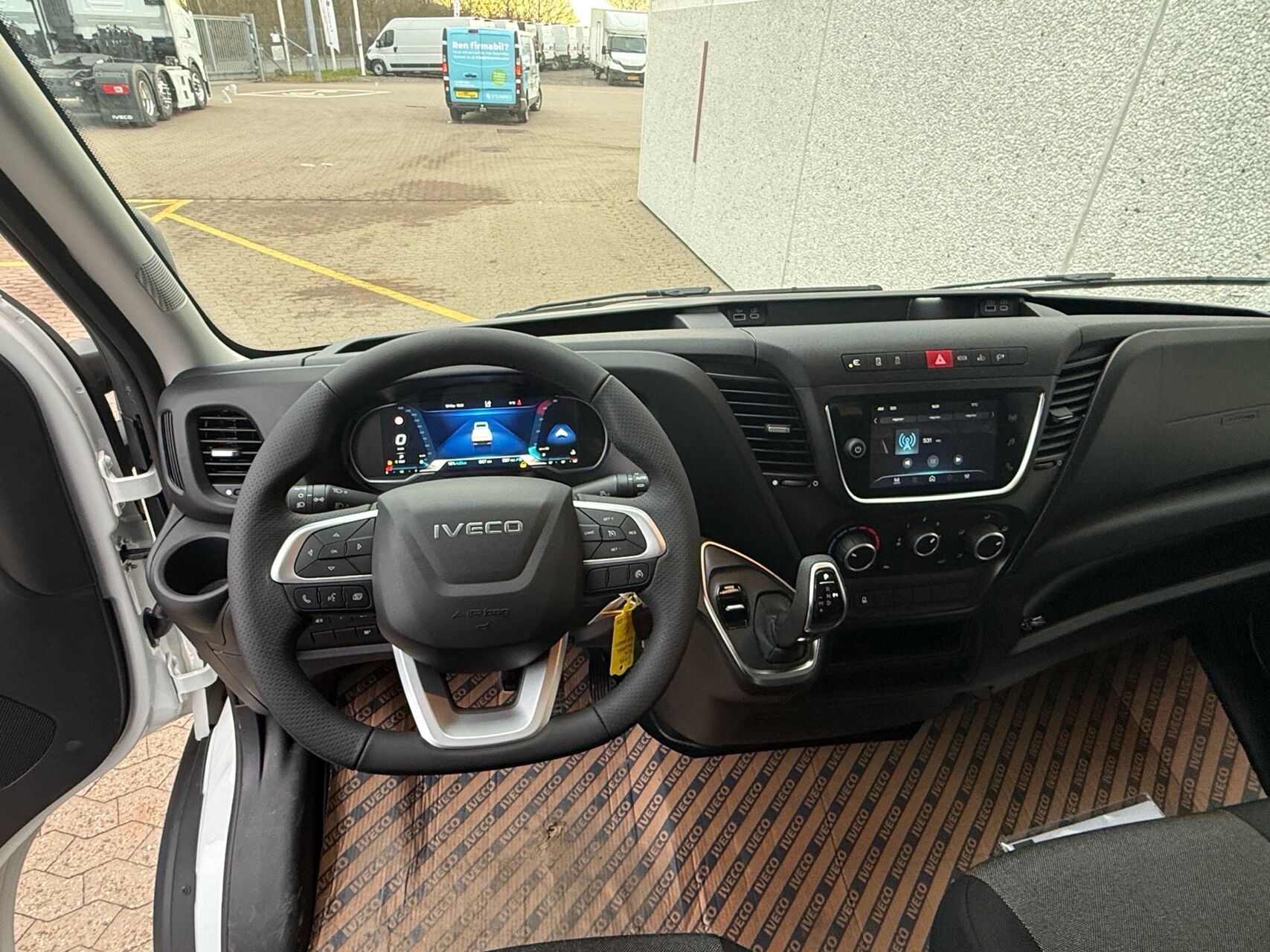 Billede af Iveco Daily 35S18 4100mm 3,0 D 180HK Ladv./Chas. 8g Aut.