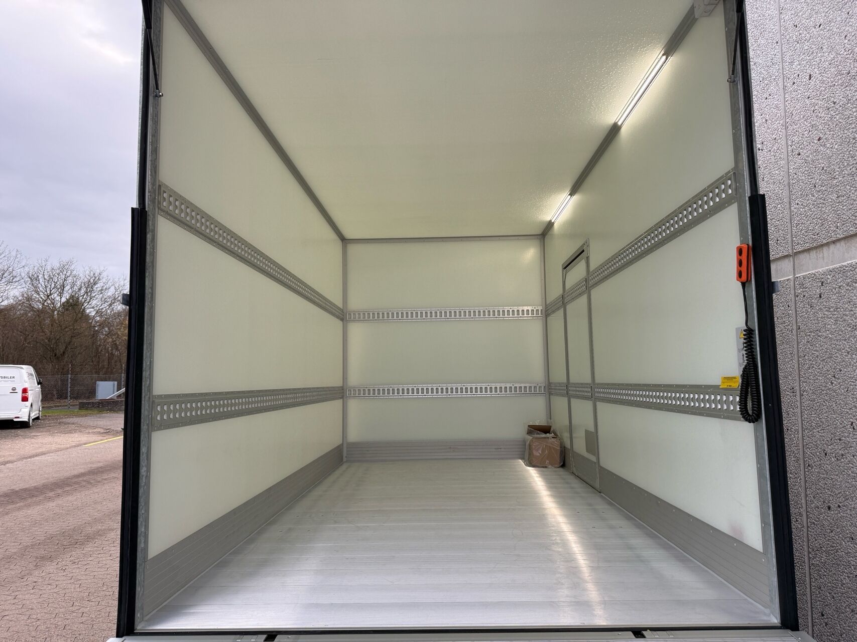 Billede af Iveco Daily 35S18 4100mm 3,0 D 180HK Ladv./Chas. 8g Aut.