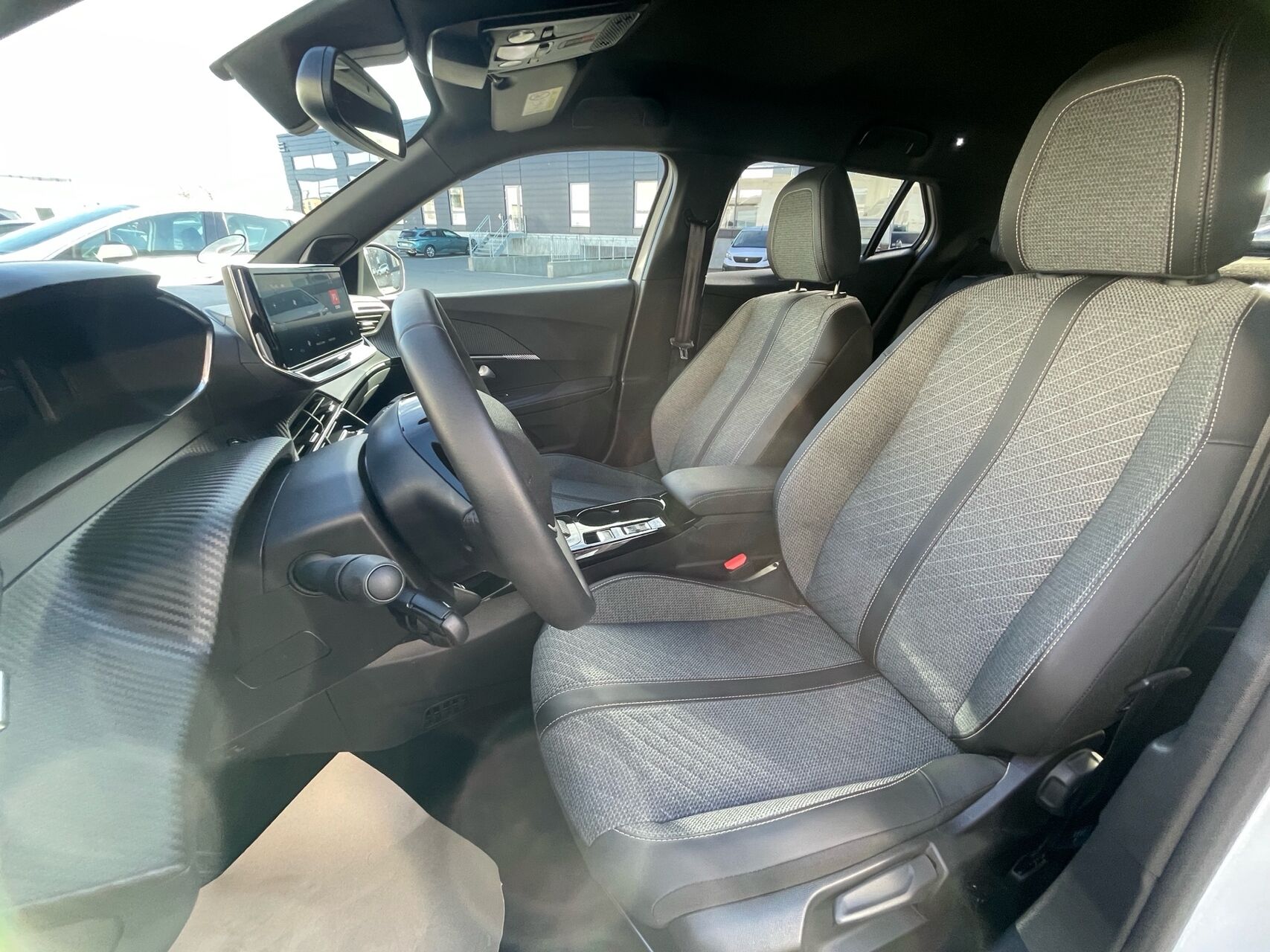 Billede af Peugeot e-2008 EL Allure 156HK 5d Aut.