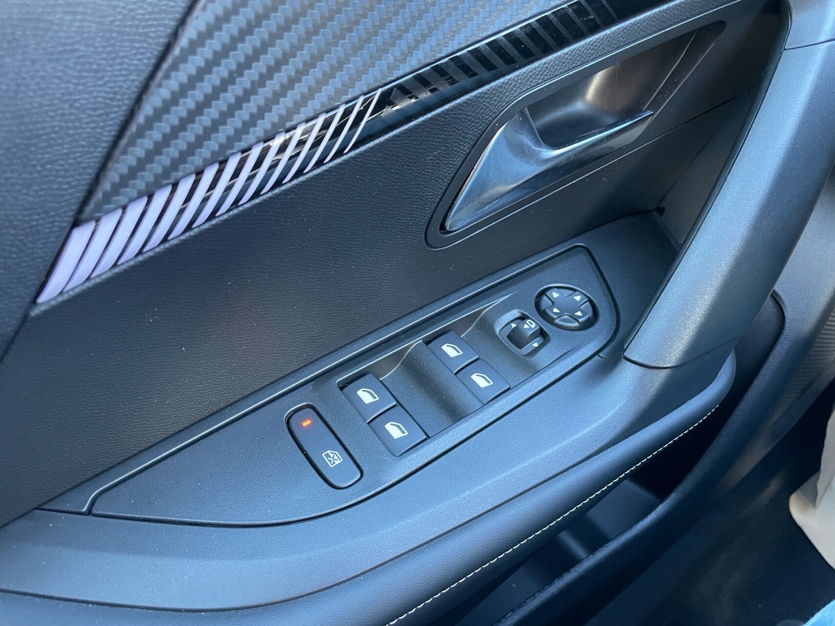 Billede af Peugeot e-2008 EL Allure 156HK 5d Aut.