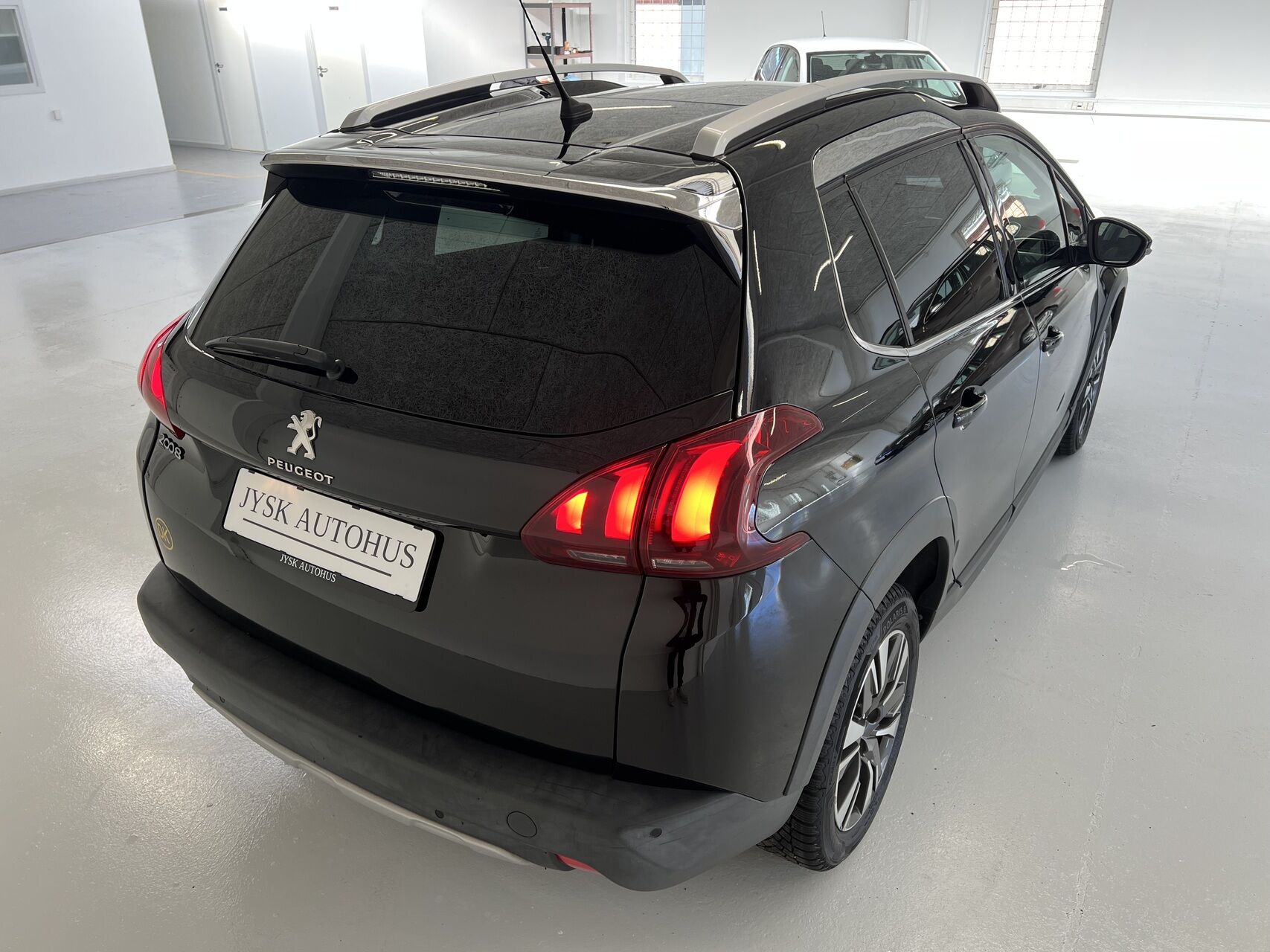 Billede af Peugeot 2008 1,6 BlueHDi Allure Sky 100HK