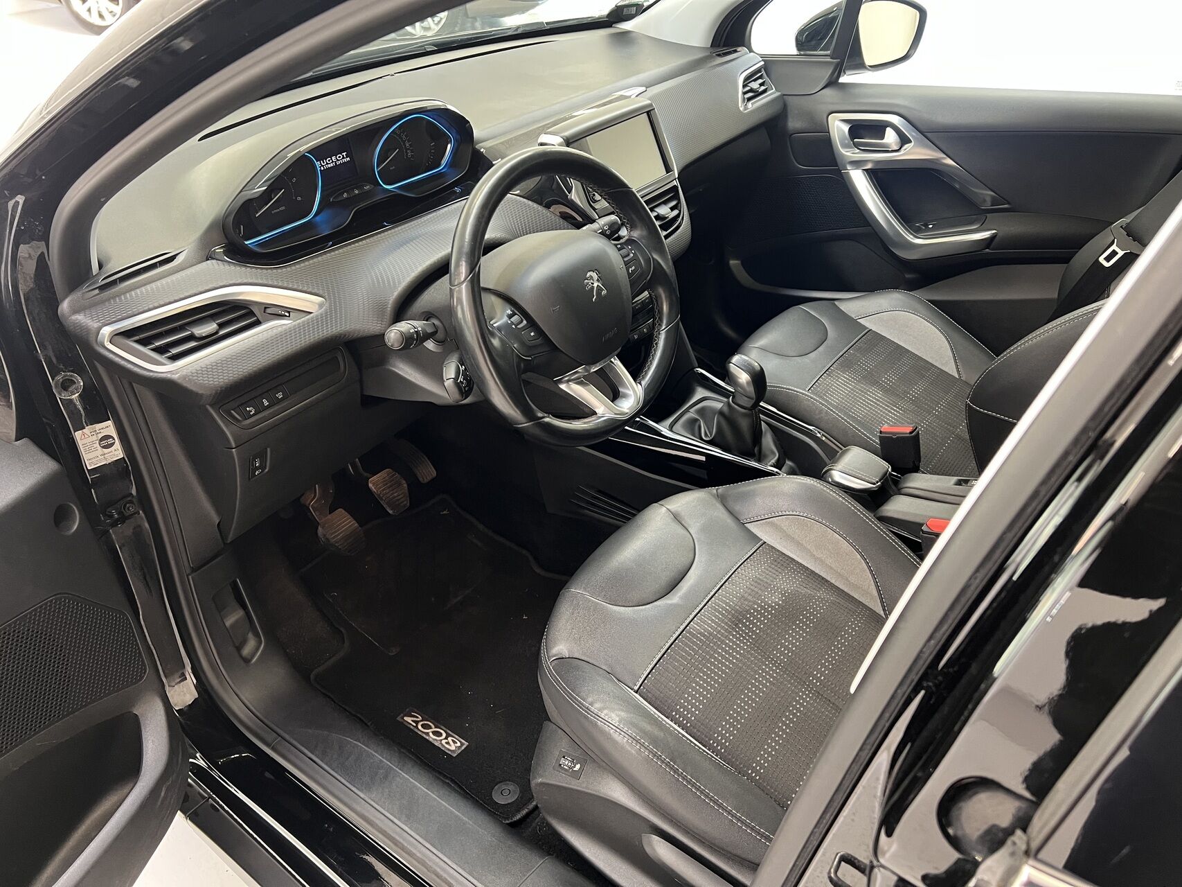 Billede af Peugeot 2008 1,6 BlueHDi Allure Sky 100HK